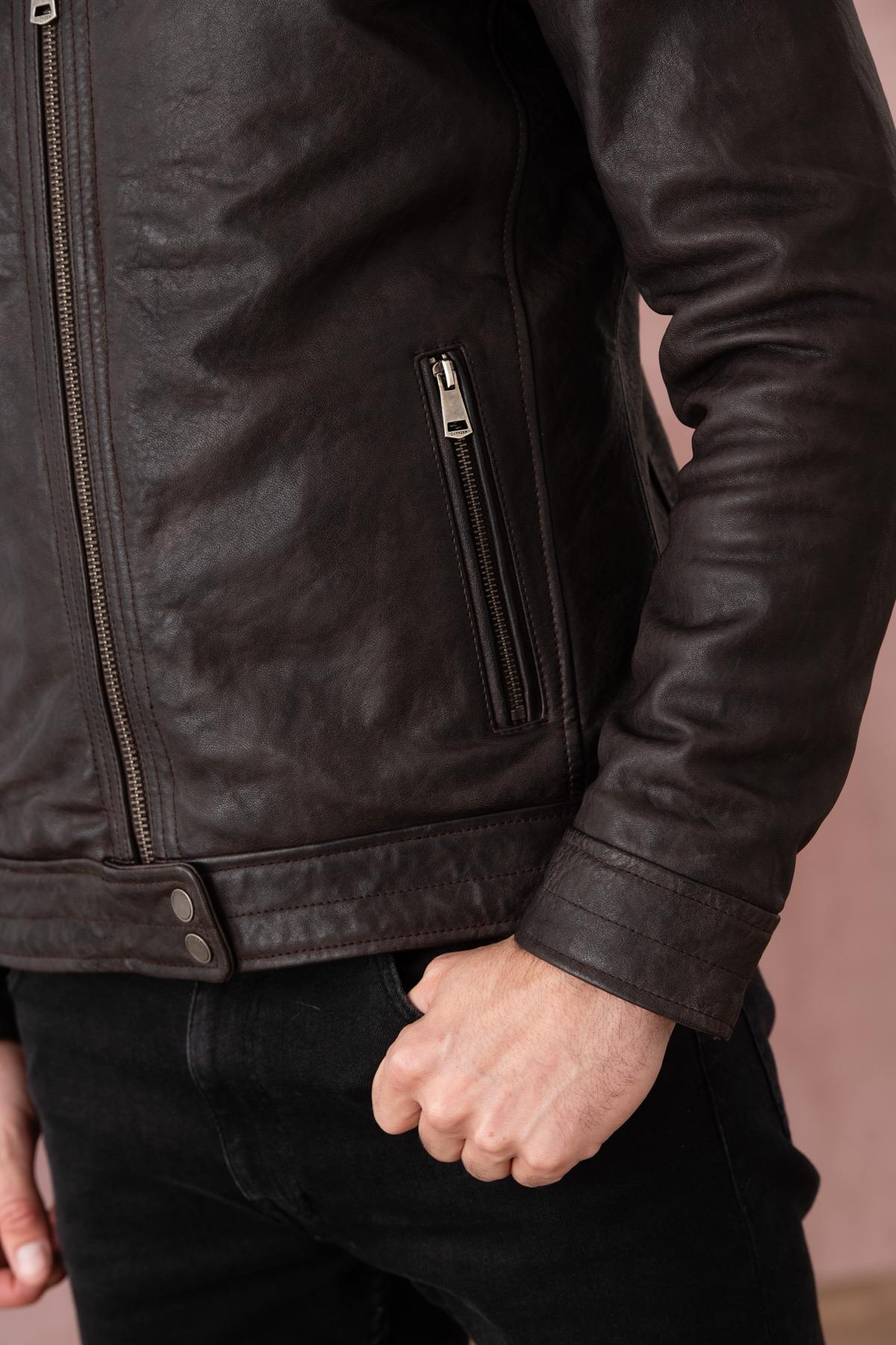 Vegetable-tanned high-neck leather jacket - Image n°7