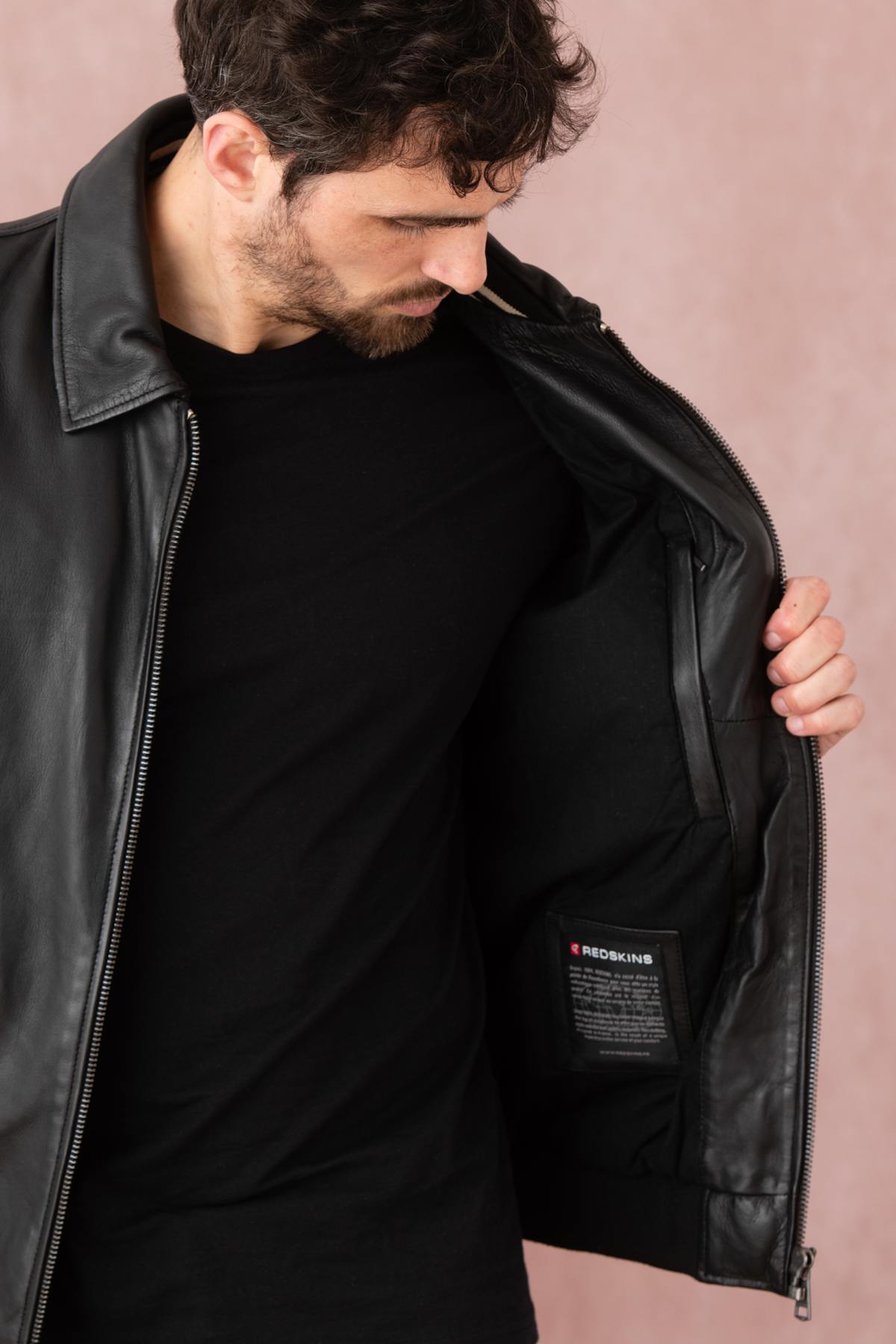 Black leather teddy shirt collar with embroidered heart logo - Image n°8