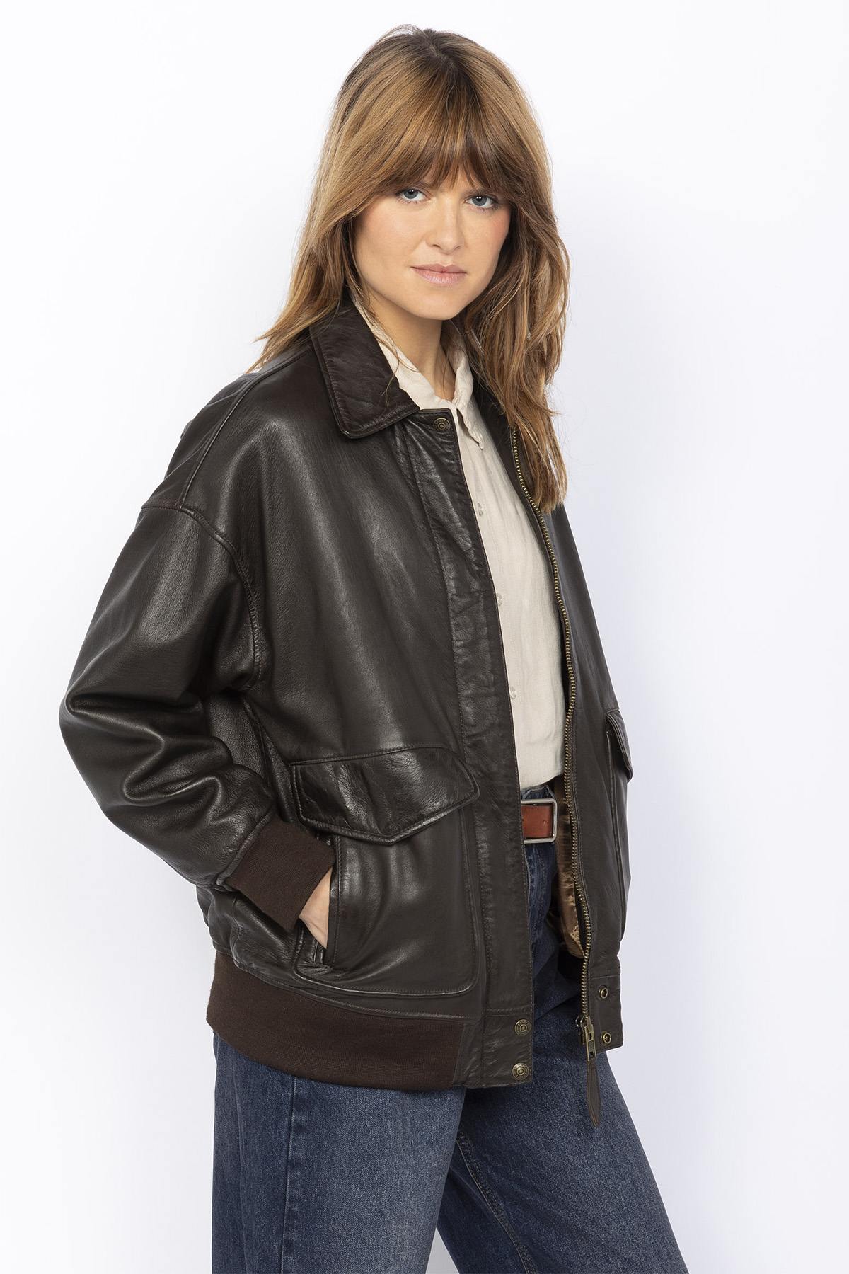 Oversized brown leather bomber jacket - Image n°5