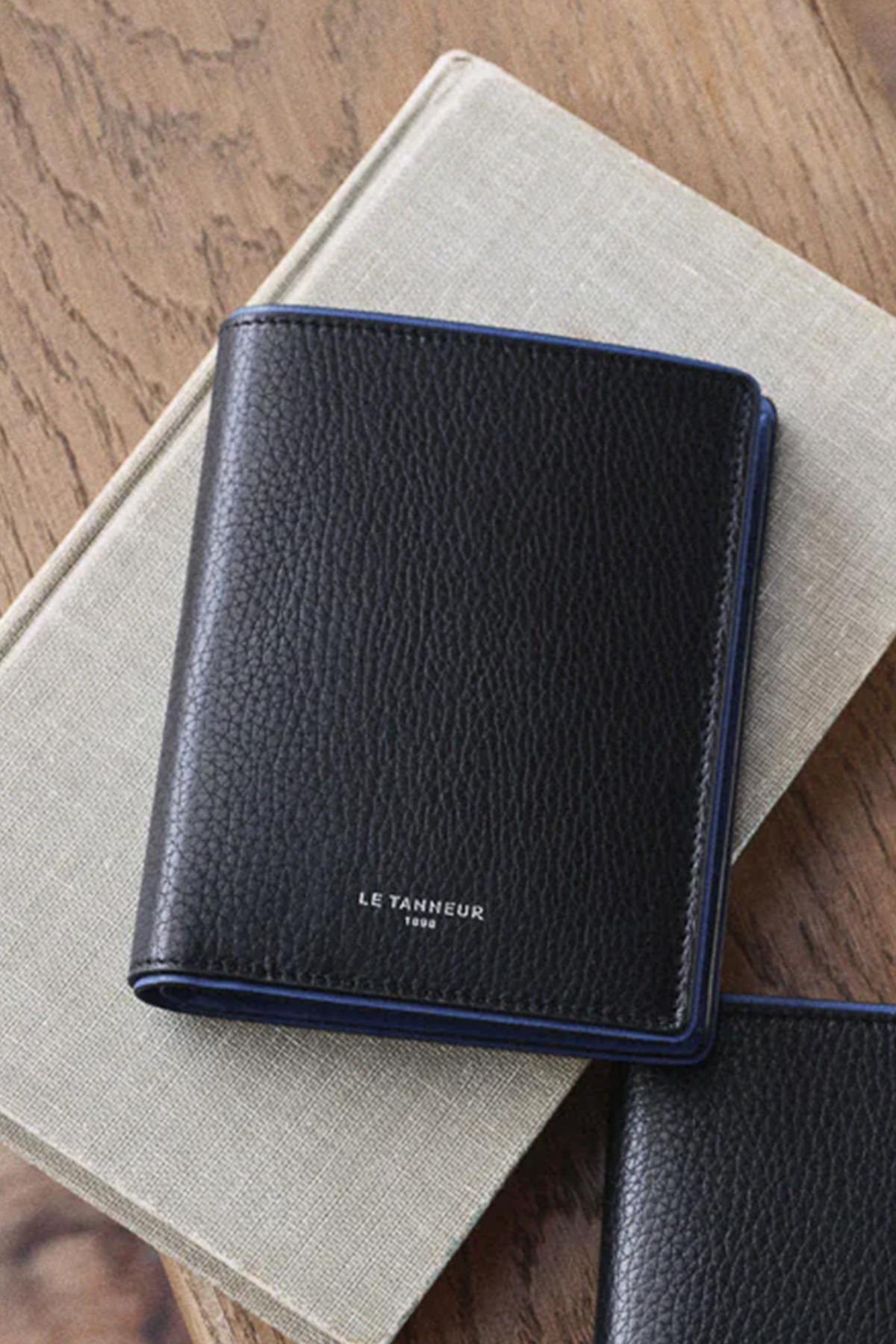 Augustin vertical wallet in black grained leather - Image n°1