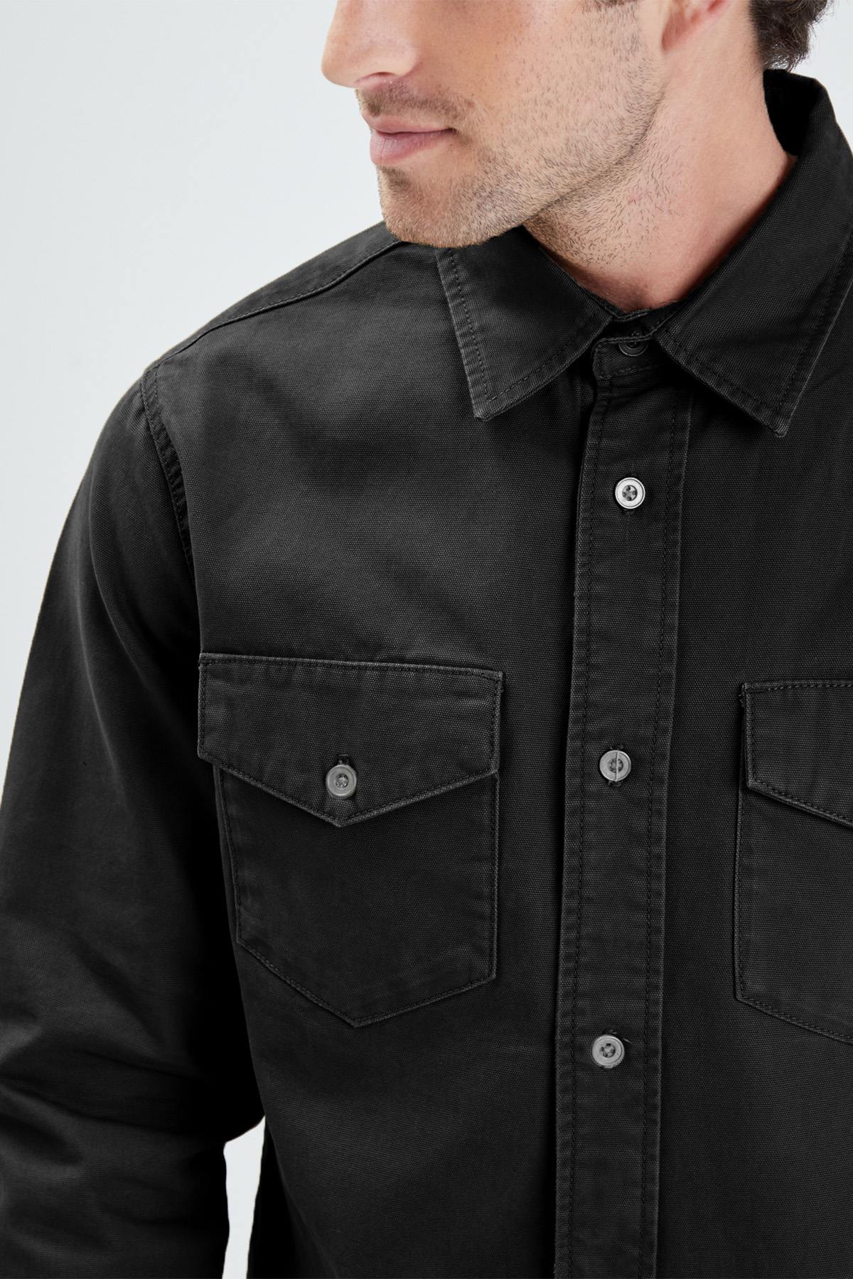 Black cotton shirt with chest pockets - Image n°2