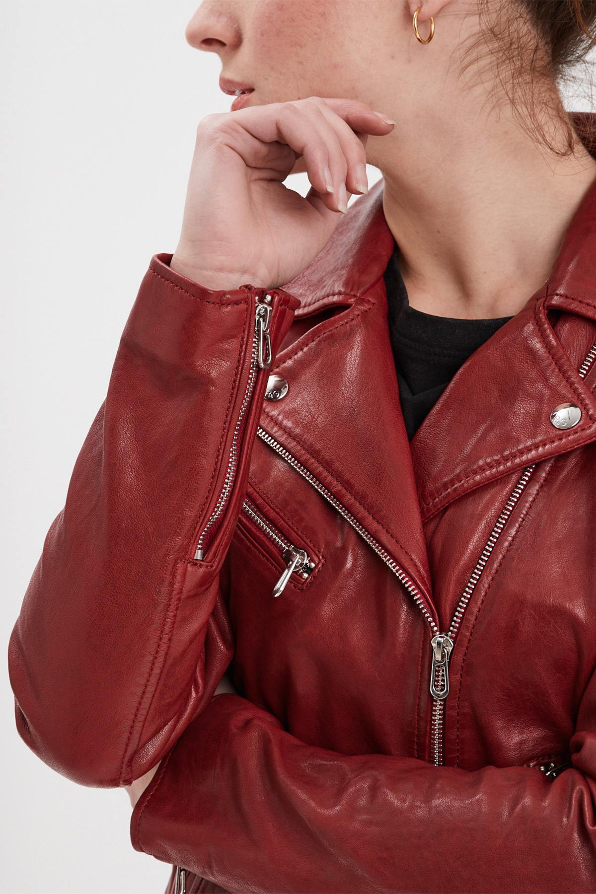 Biker style leather jacket in chili red color - Image n°3