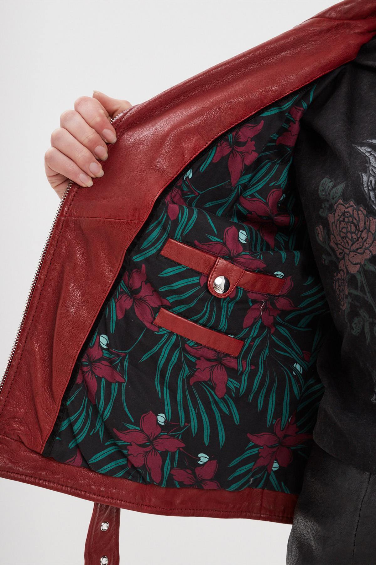 Biker style leather jacket in chili red color - Image n°8