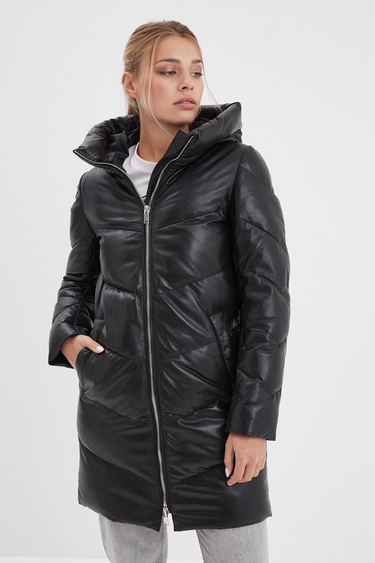 Long hooded down jacket in black leather - Image n°5