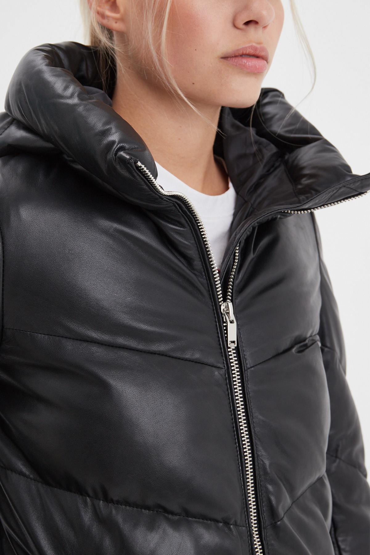 Long hooded down jacket in black leather - Image n°2