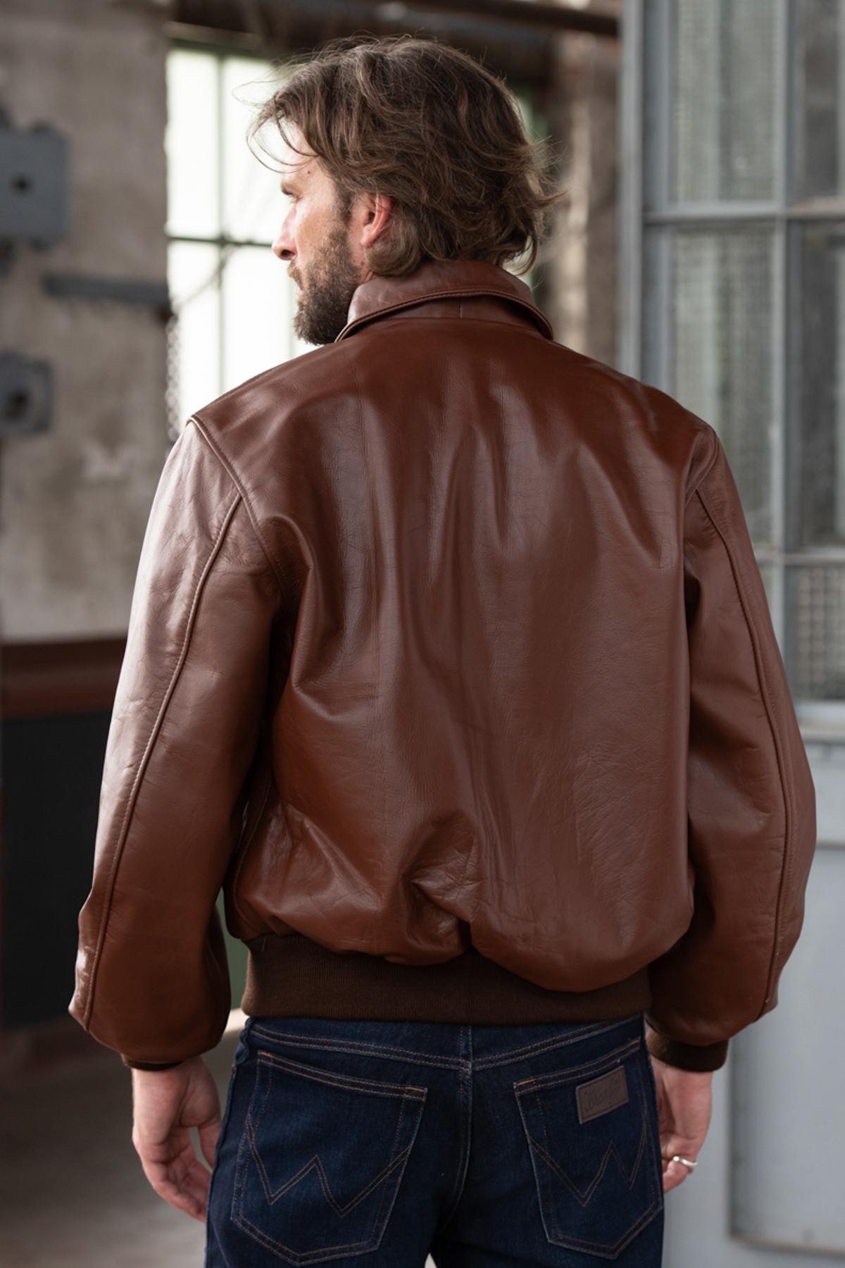 Authentic style brown leather bomber jacket - Image n°2