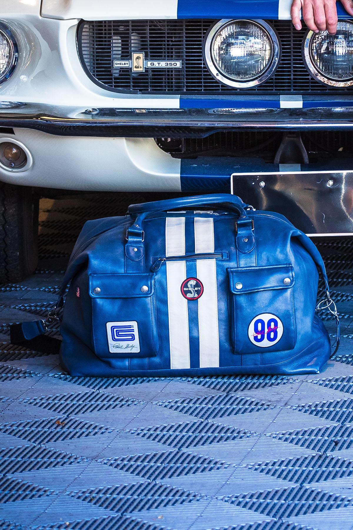 Large royal blue racing style leather travel bag - Image n°1