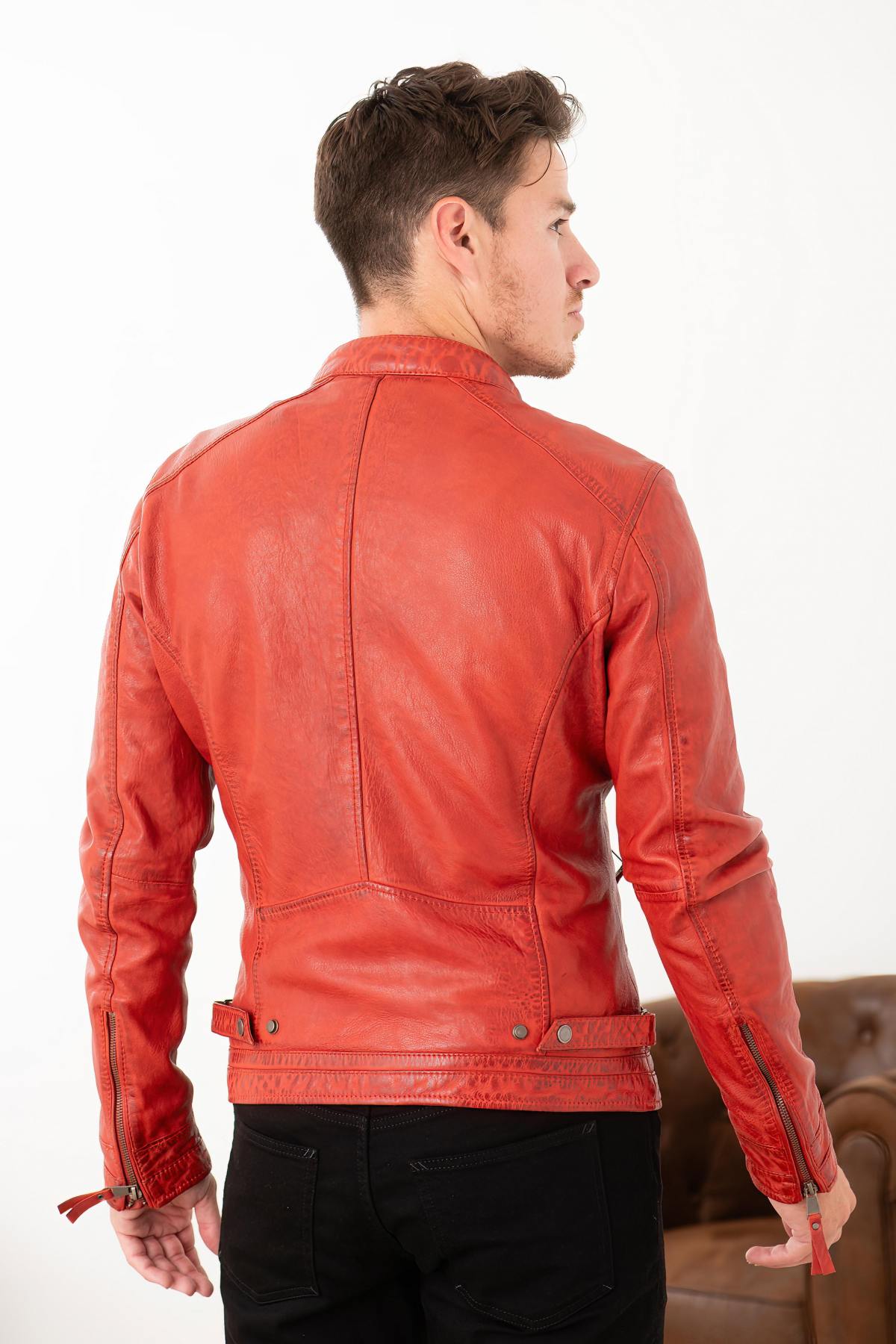 Close-fitting red leather jacket - Image n°9