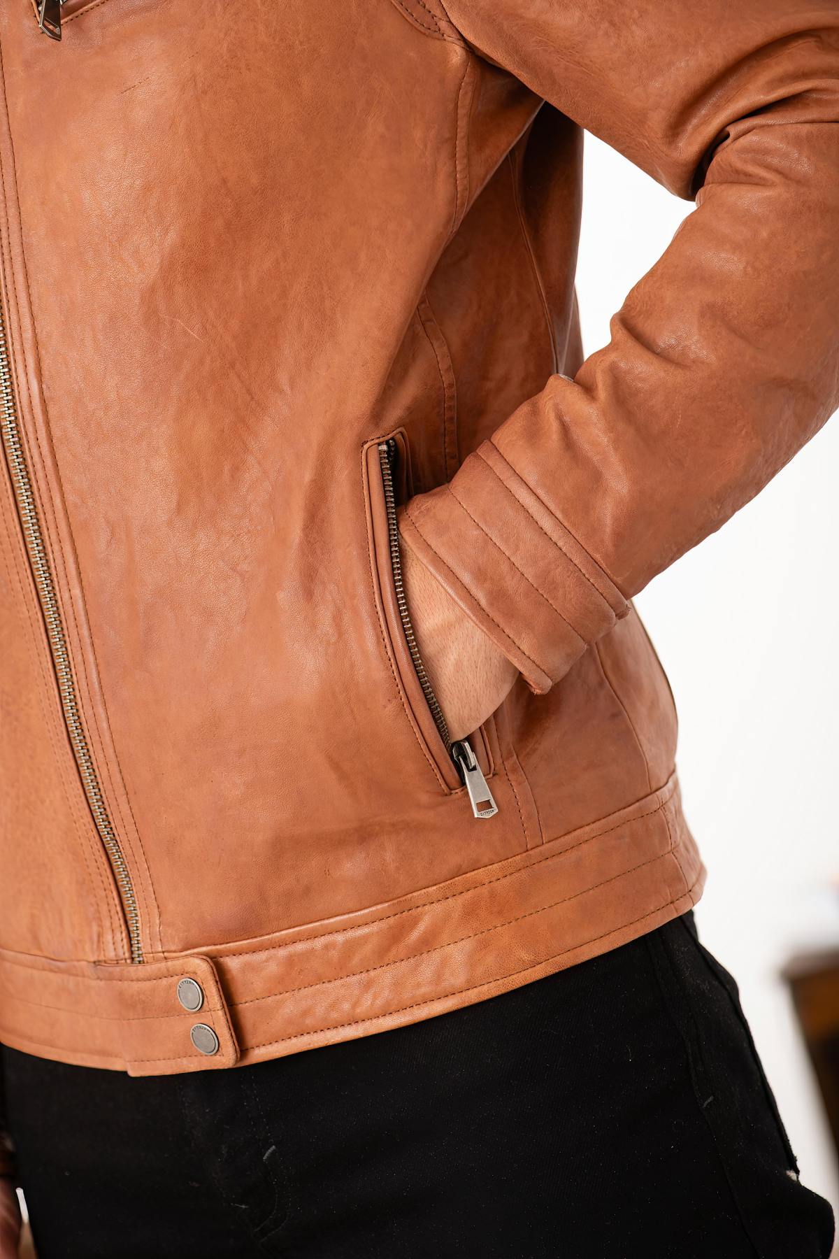 Vegetable-tanned high-neck leather jacket - Image n°6