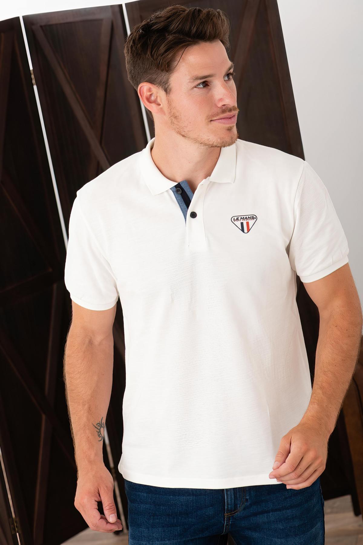 Ecru racing-themed polo shirt - Image n°1