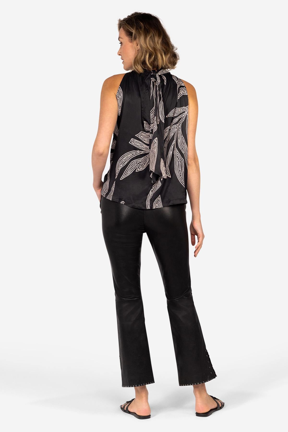 Elegant black top with leaf prints - Image n°3