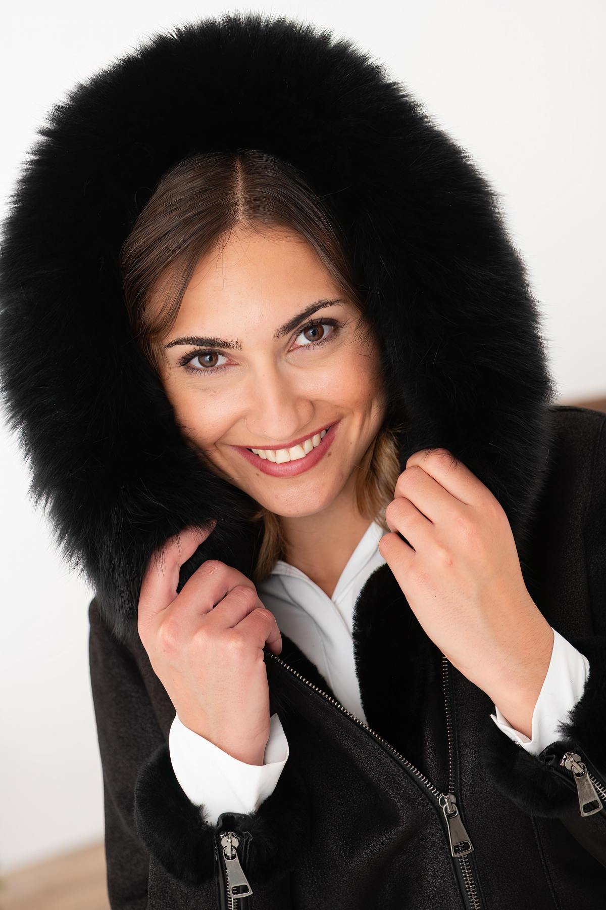 Black chic leather coat with fur hood - Image n°3