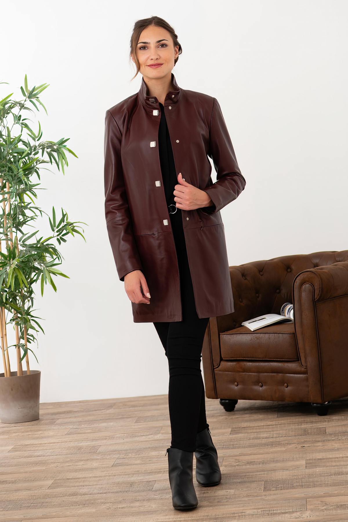 Chic burgundy leather fine coat - Image n°2