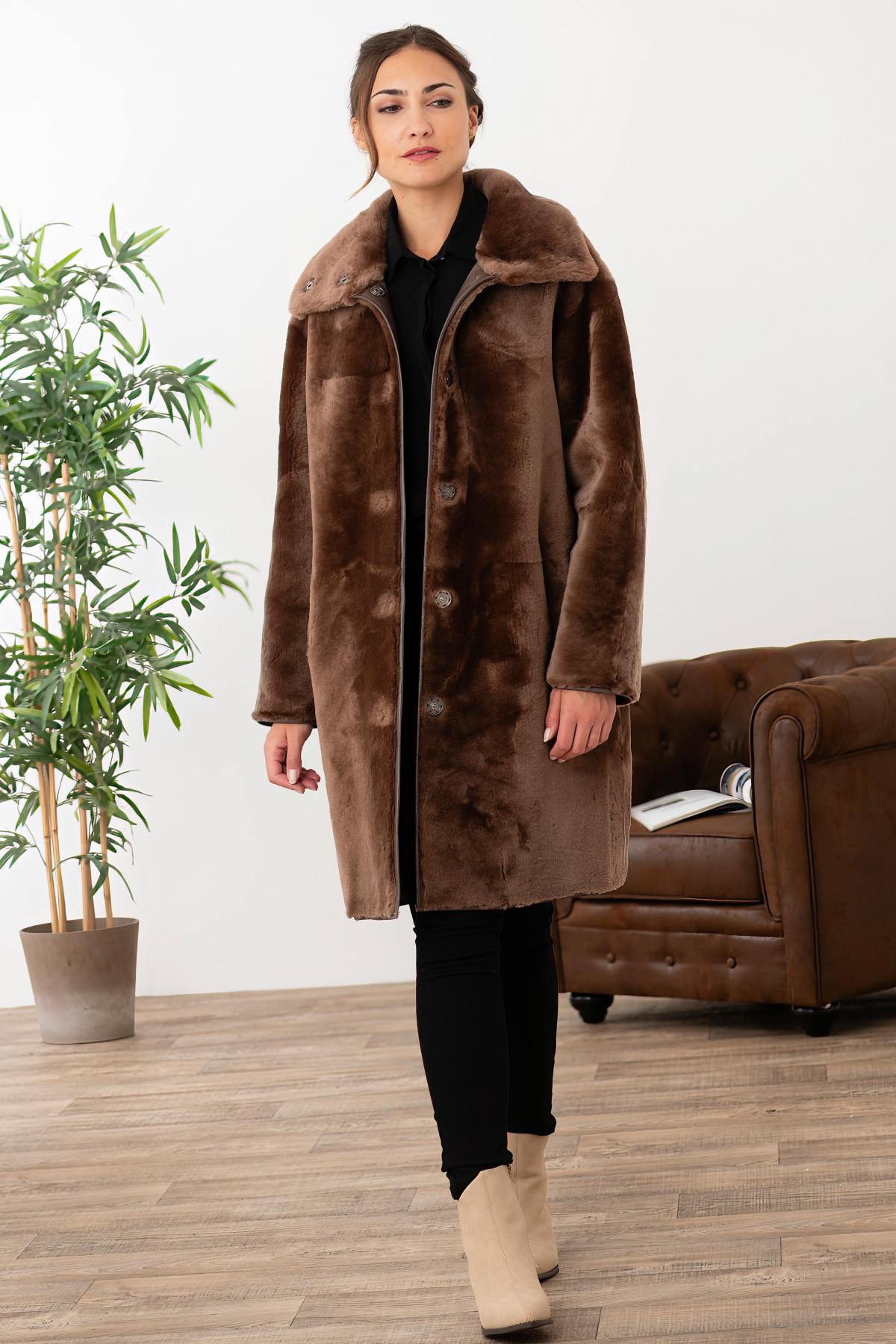 Reversible taupe-coloured sheepskin coat - Image n°2