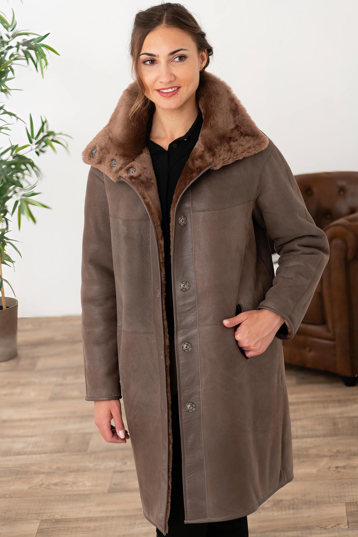 Reversible taupe-coloured sheepskin coat - Image n°3