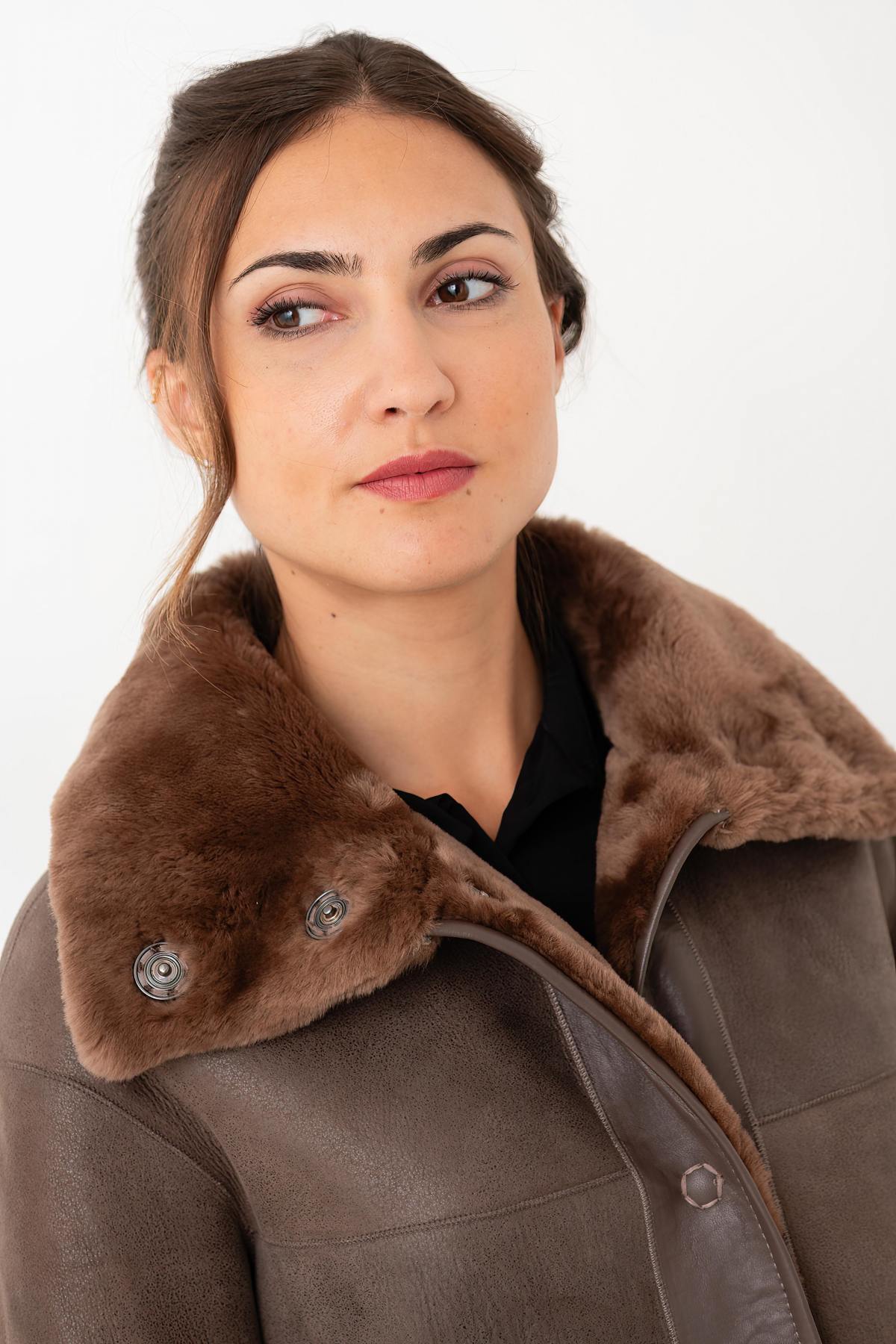 Reversible taupe-coloured sheepskin coat - Image n°4