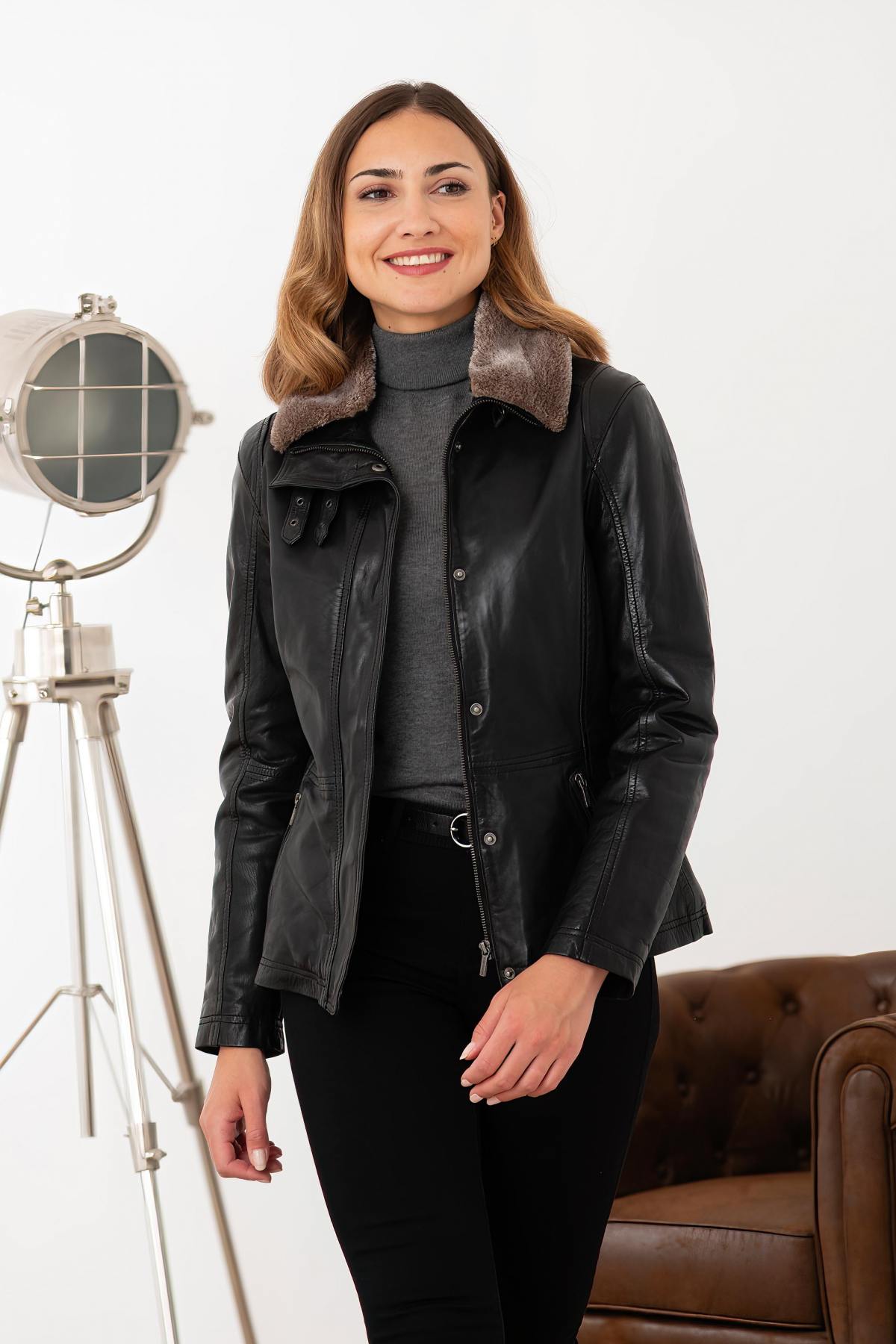 Black leather jacket with removable fur collar - Image n°1