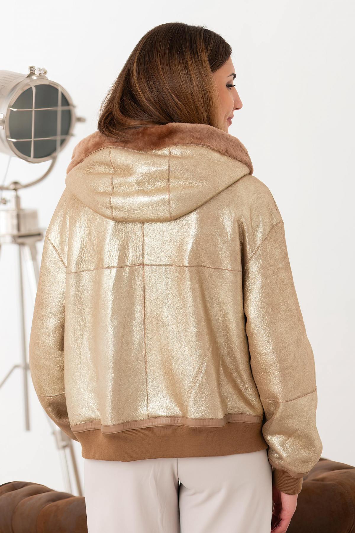 Trendy and comfortable reversible taupe and gold jacket - Image n°9