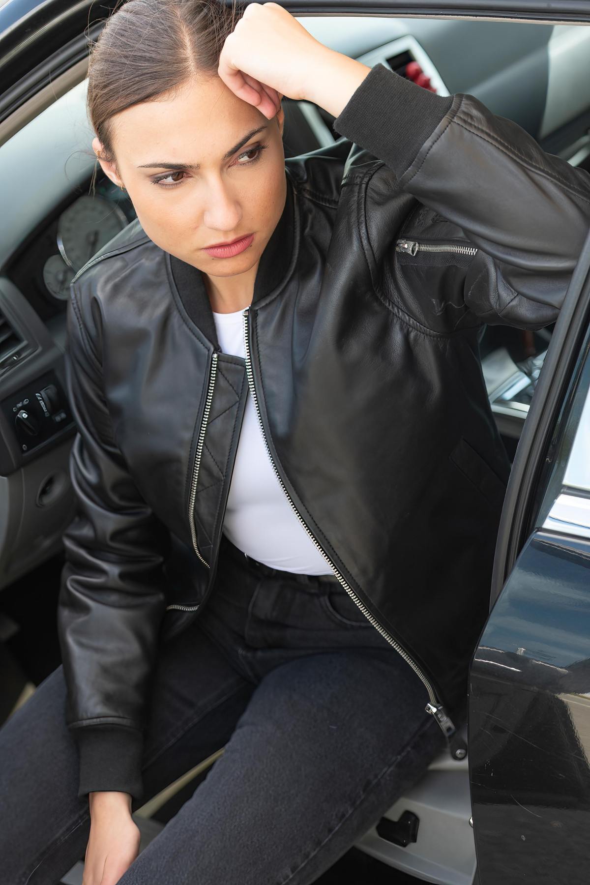 Black leather bomber jacket for women - Image n°1