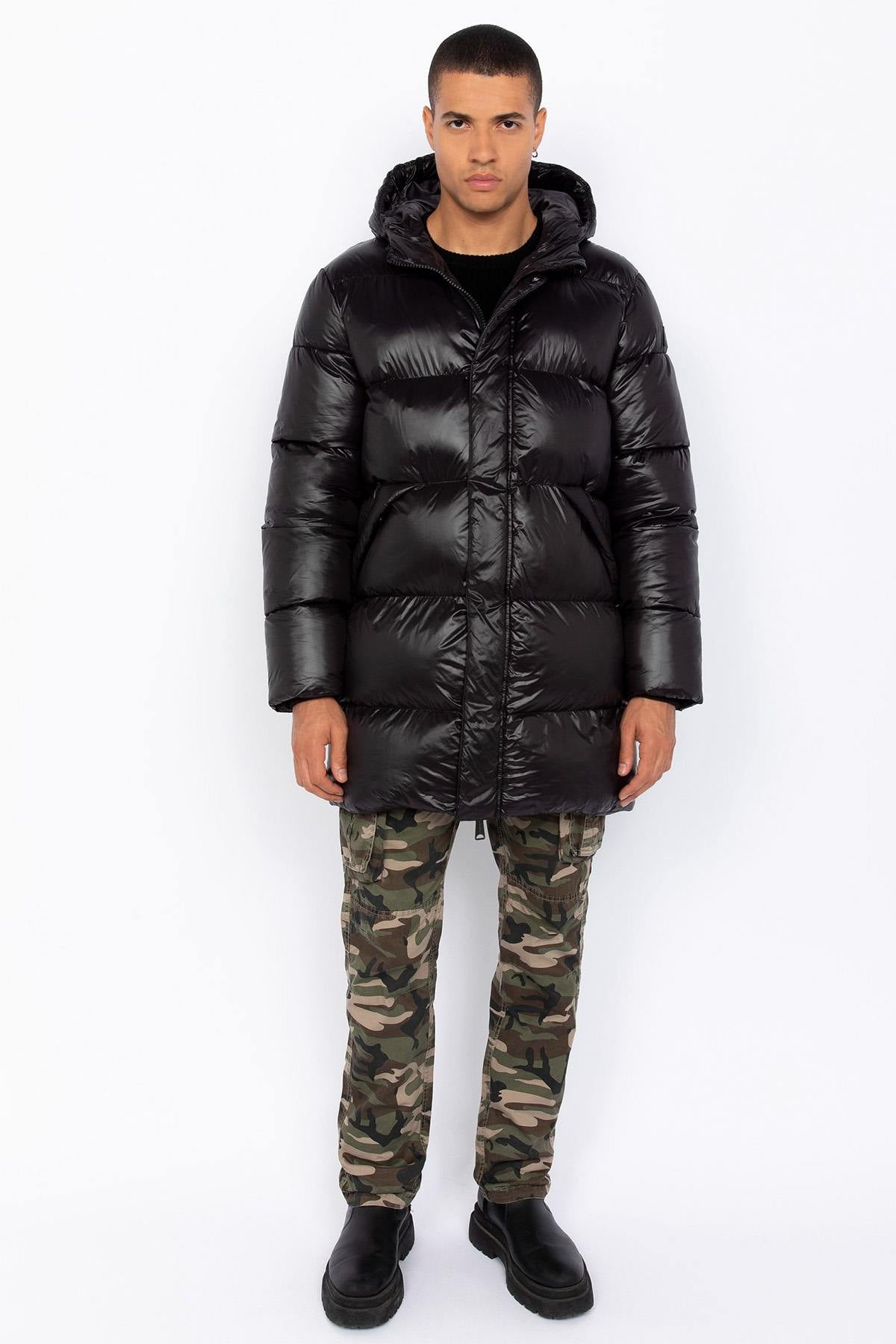 Black long quilted down jacket with hood - Image n°4