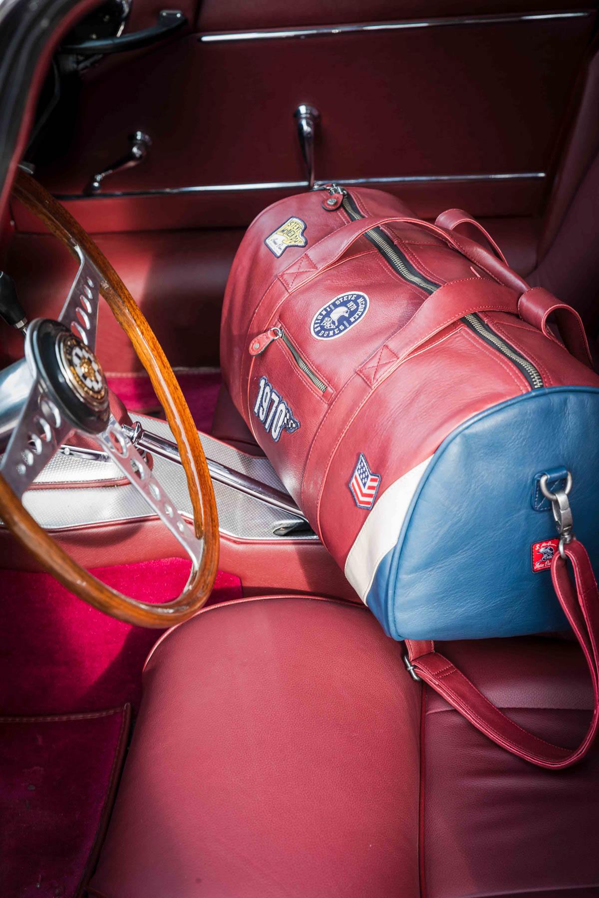 Red leather sports bag Steve McQueen 1970 - Image n°1