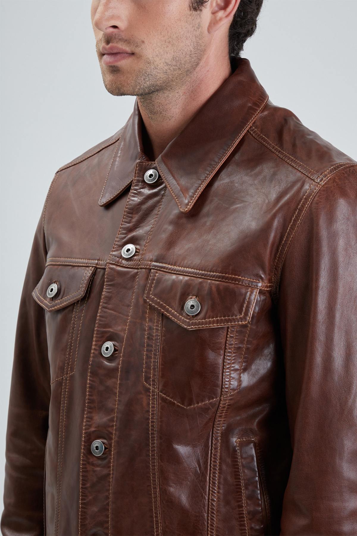 Robust brown vegetable tanned leather jacket - Image n°4