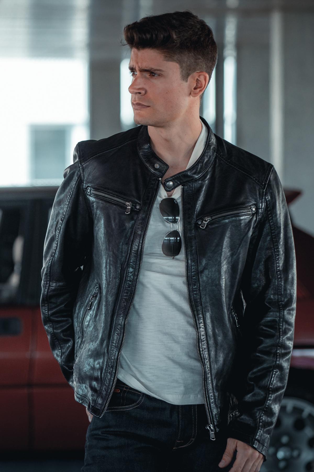 Fine and supple black leather jacket - Image n°8