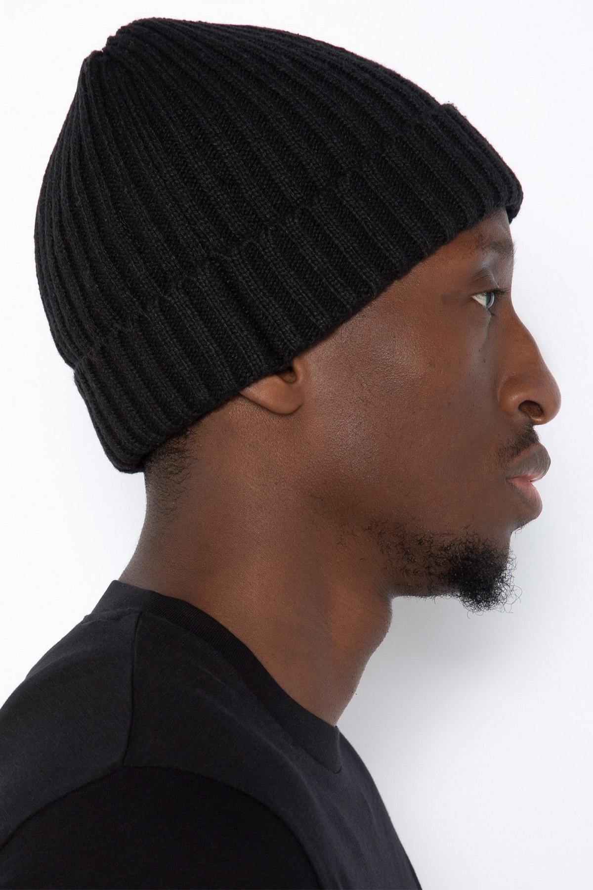 Black beanie made from recycled textile - Image n°2