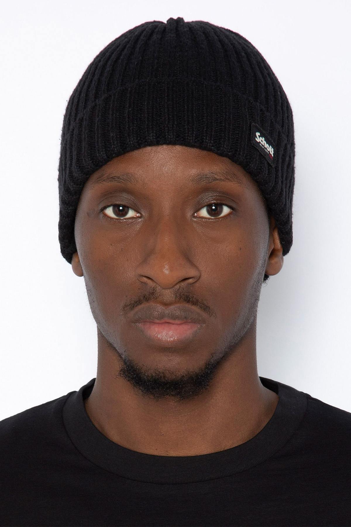 Black beanie made from recycled textile - Image n°1