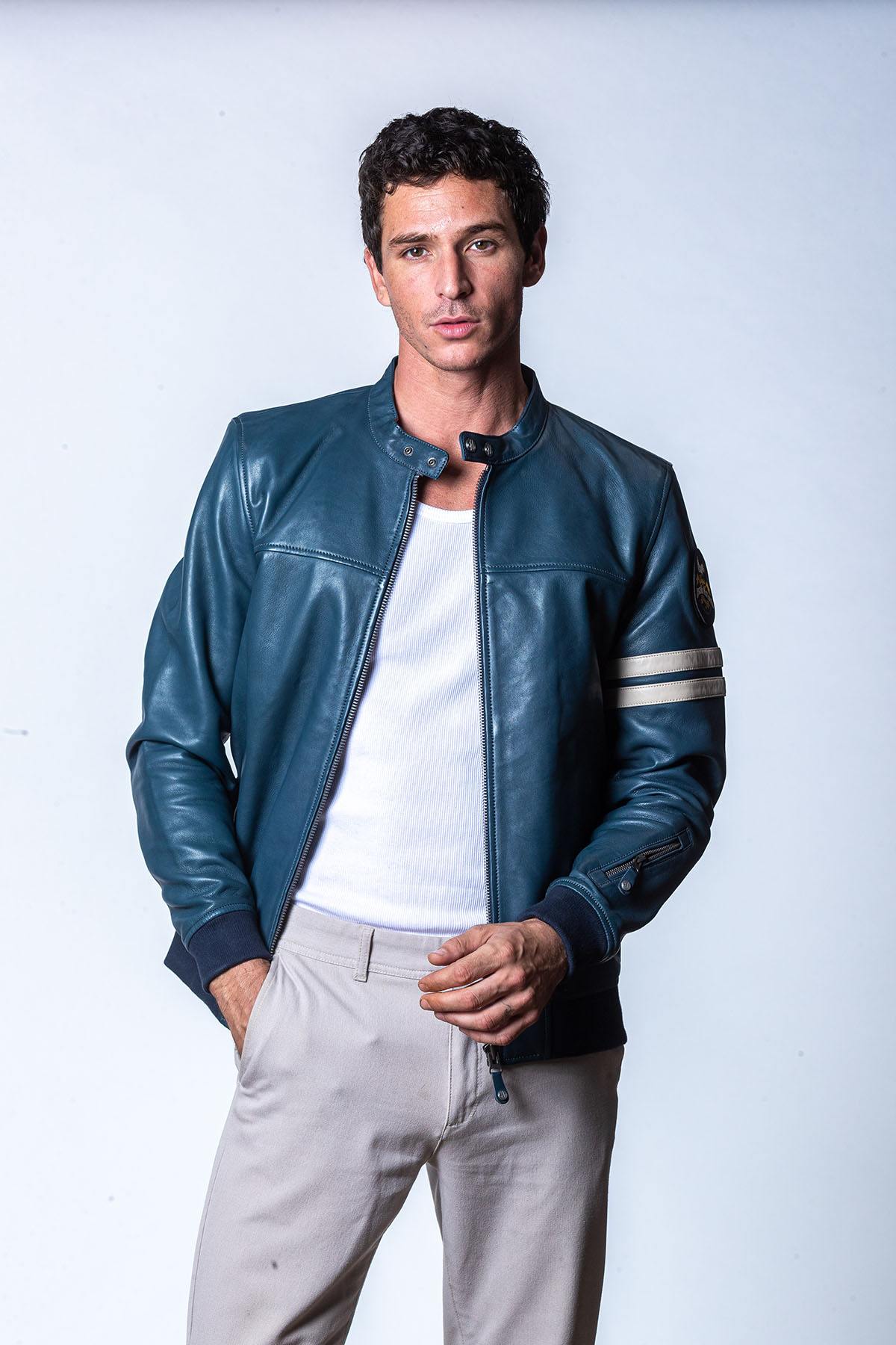 Blue leather jacket with customisable patch - Image n°2