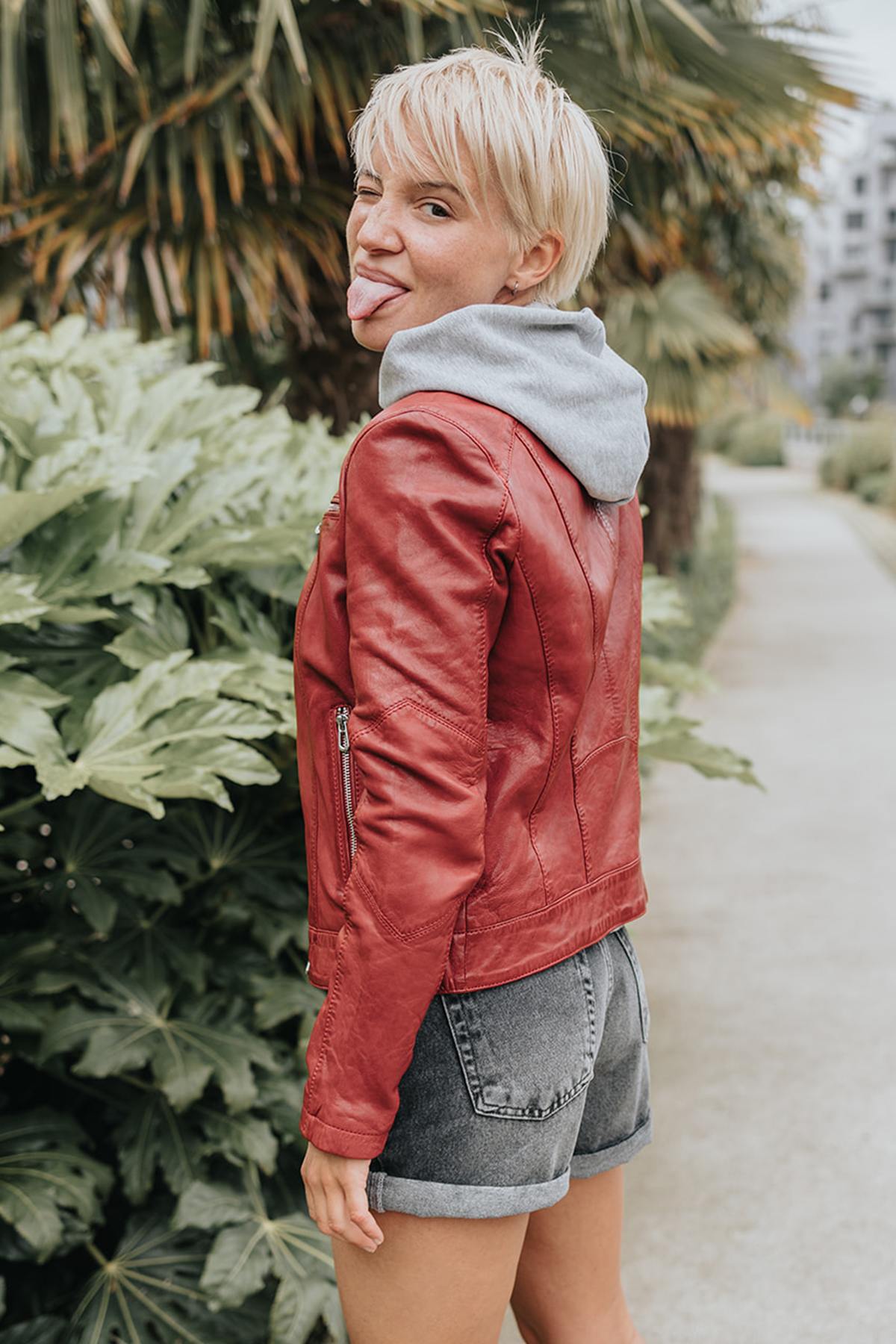 Red leather jacket with biker collar for women - Image n°10