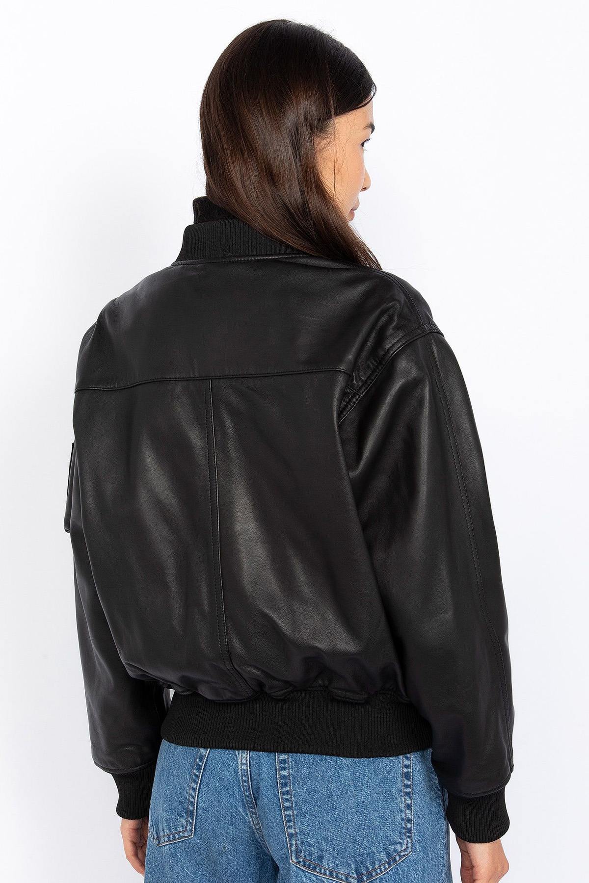 Loose fit black leather bomber jacket - Image n°2