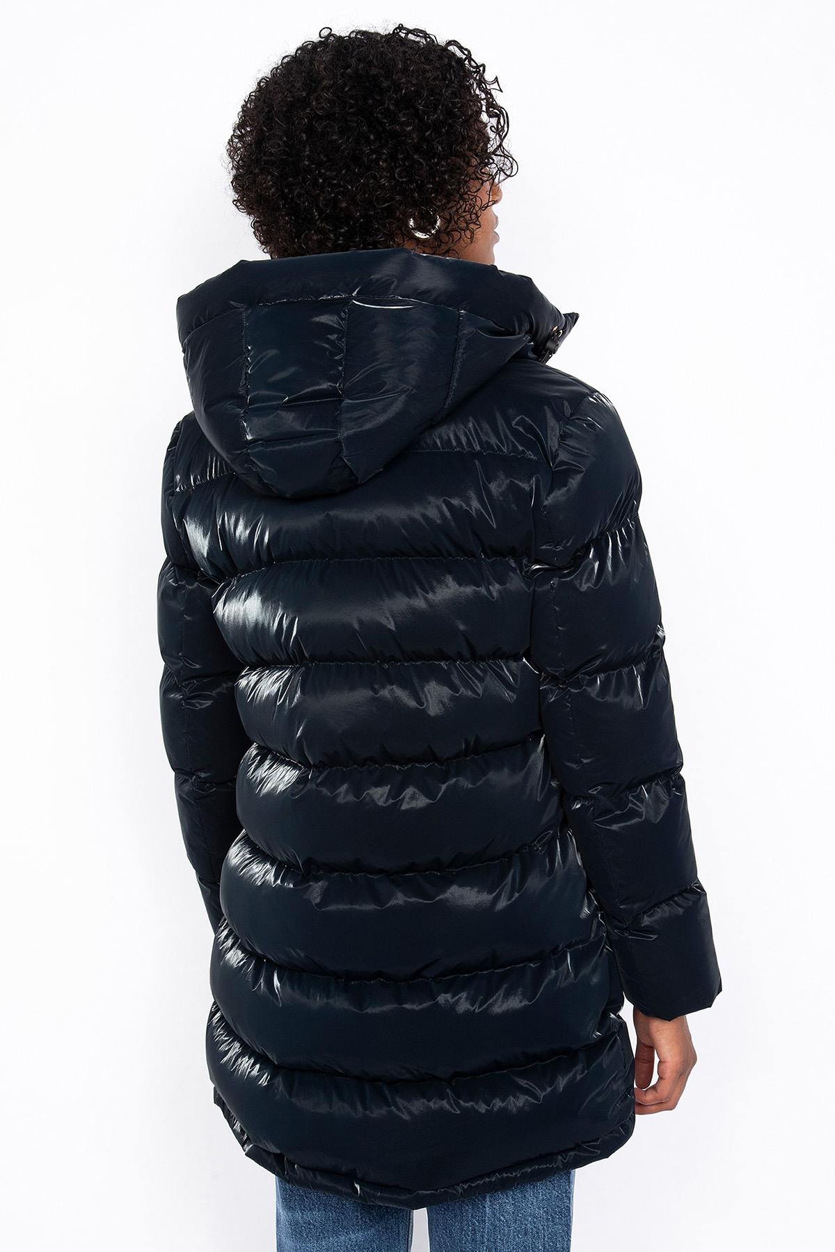 Long navy blue hooded down jacket with satin effect - Image n°2