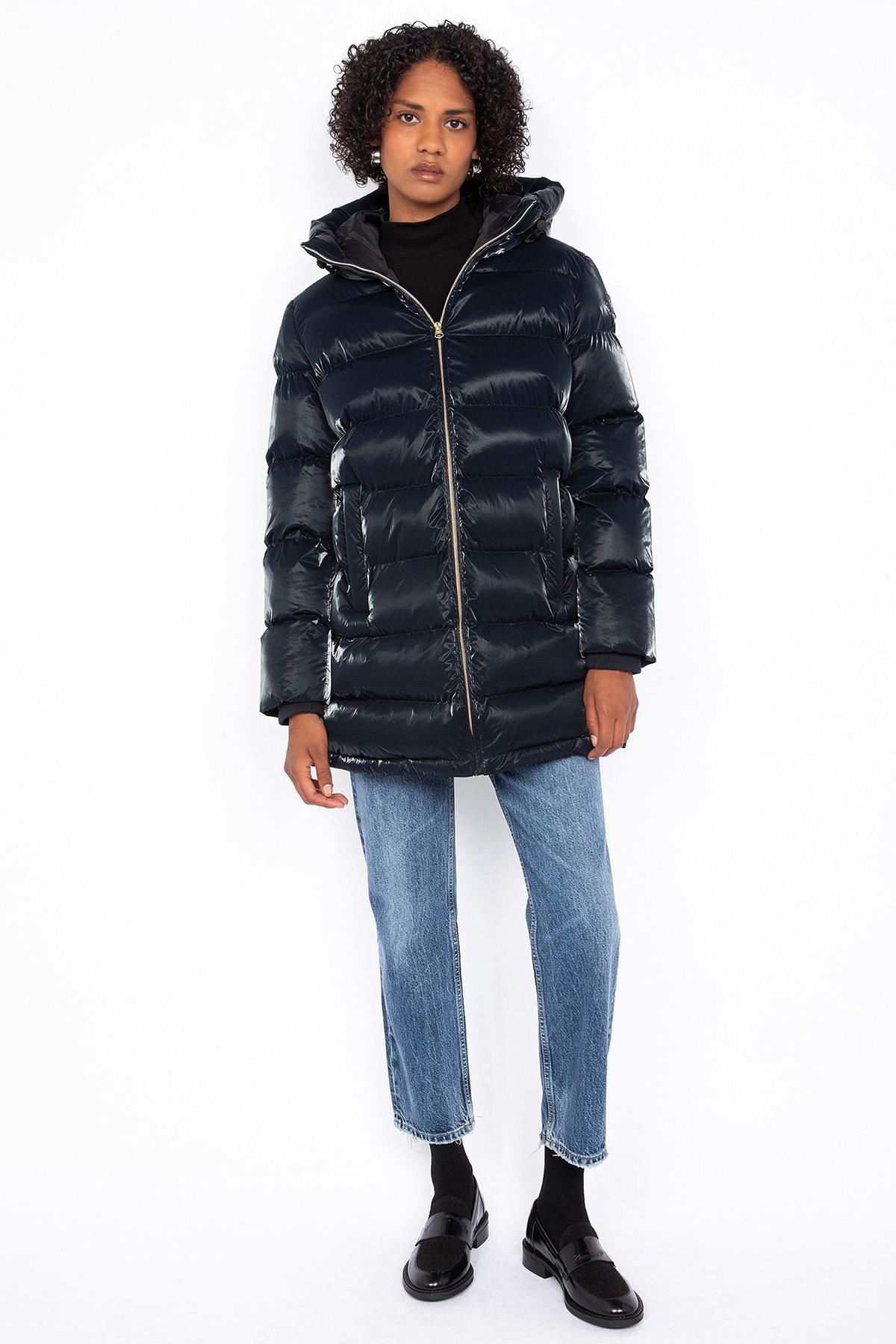 Long navy blue hooded down jacket with satin effect - Image n°5