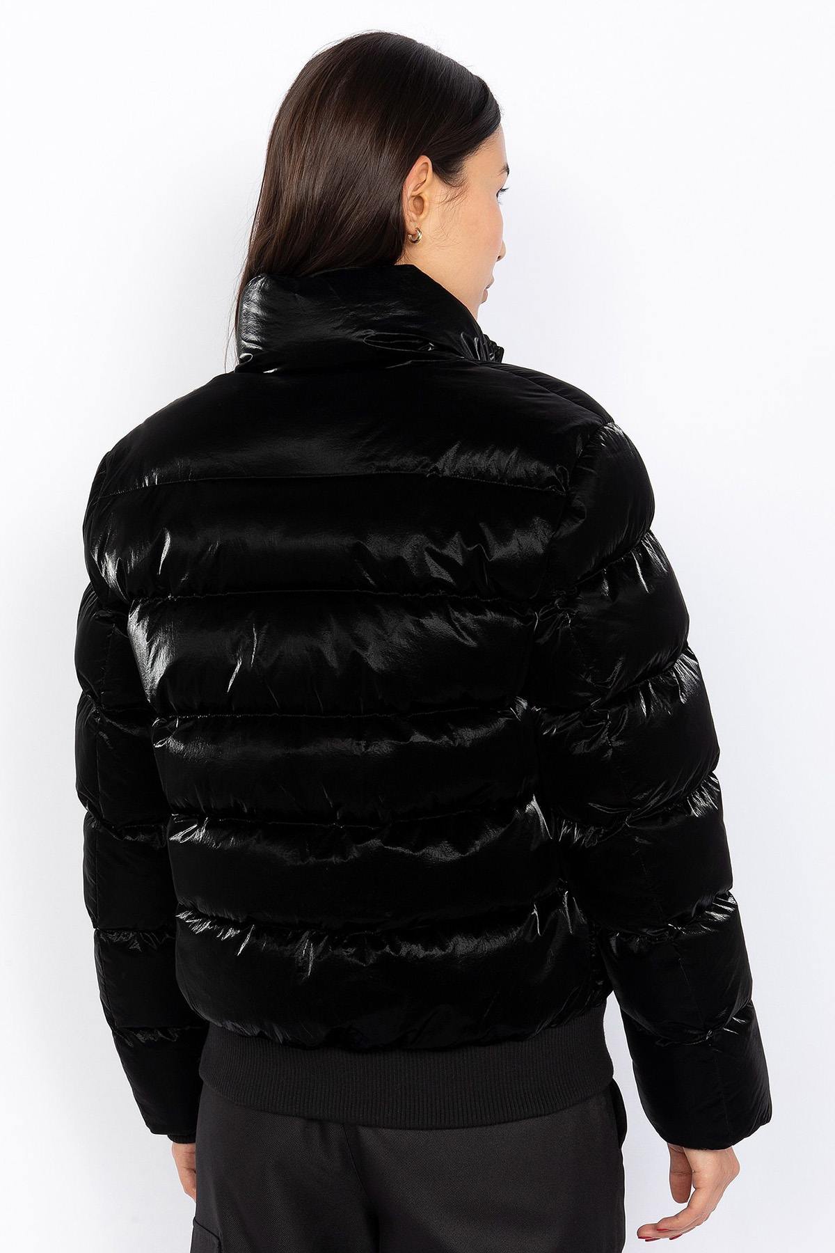 Black satin effect hooded down jacket - Image n°3