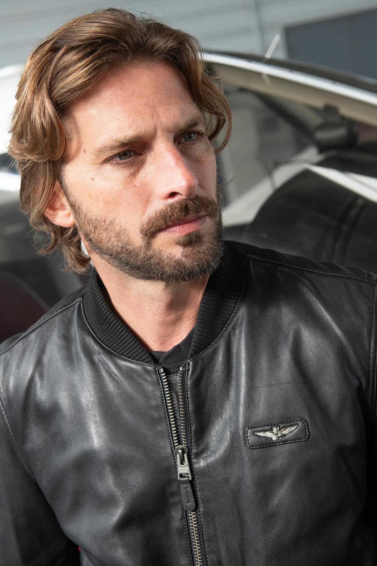 Black leather bomber jacket with metal logo - Image n°4