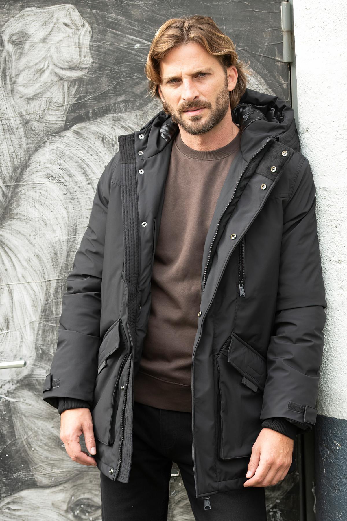 Black multi-pocket hooded parka - Image n°13