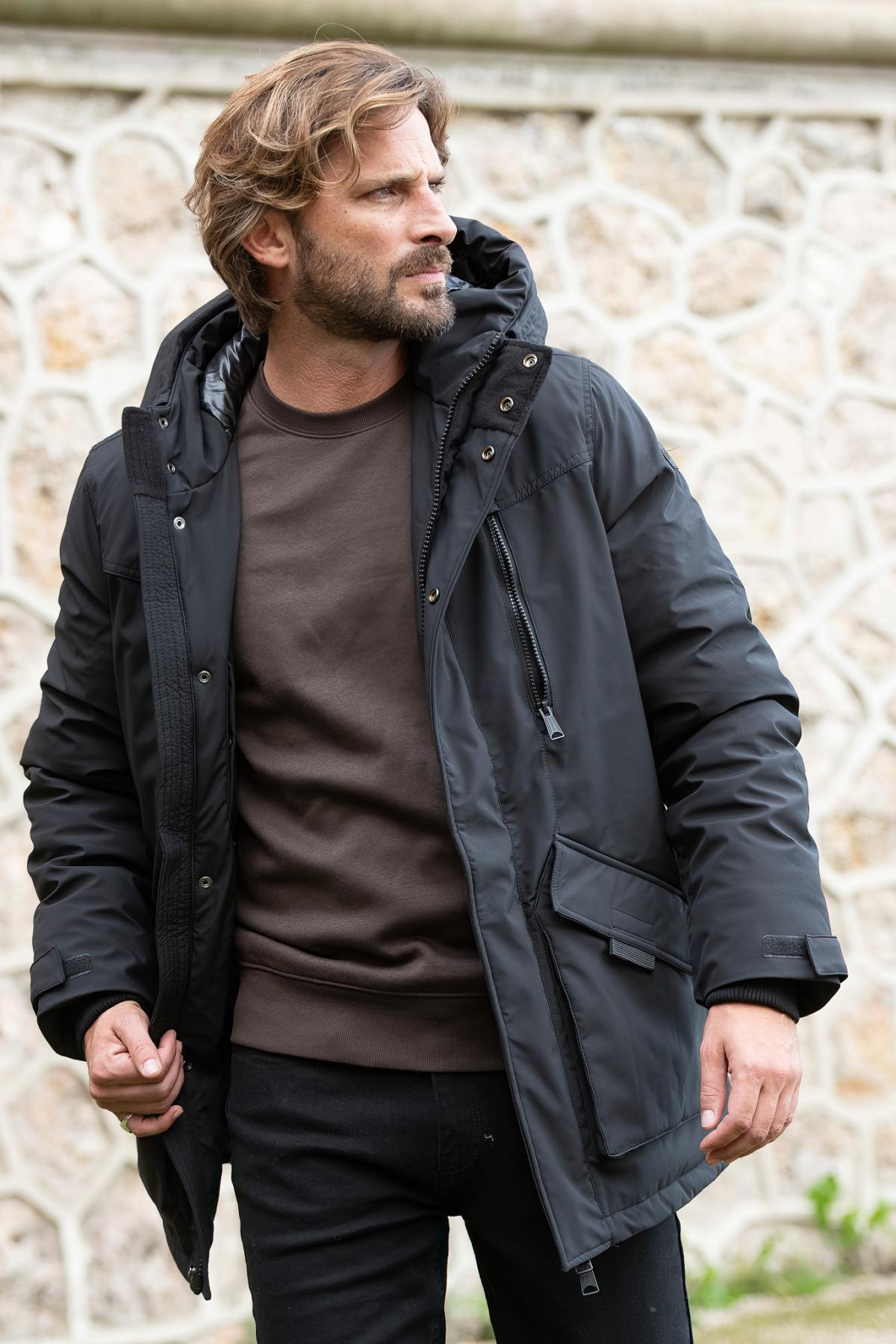 Black multi-pocket hooded parka - Image n°8