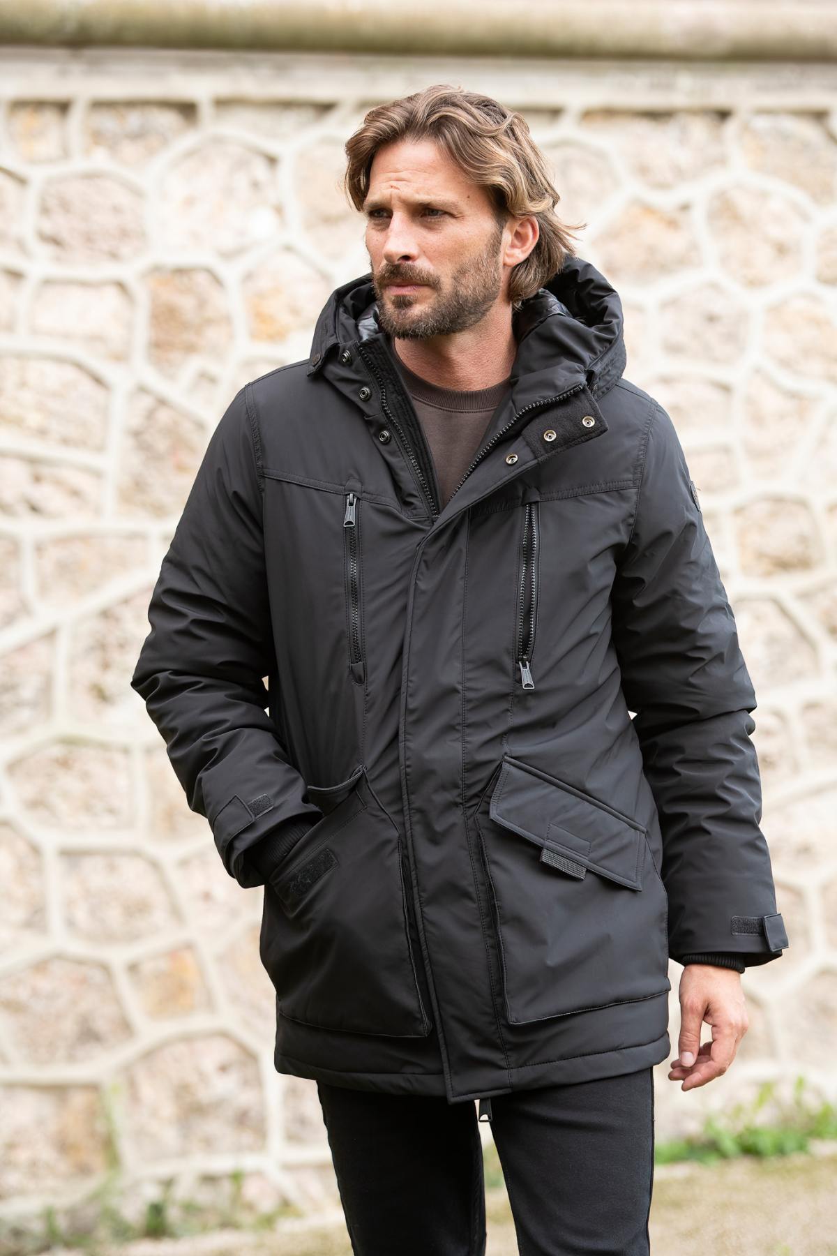 Black multi-pocket hooded parka - Image n°2