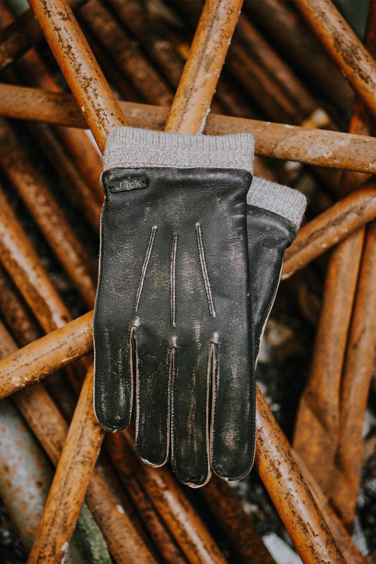 Gentleman's leather gloves with a worn effect - Image n°1