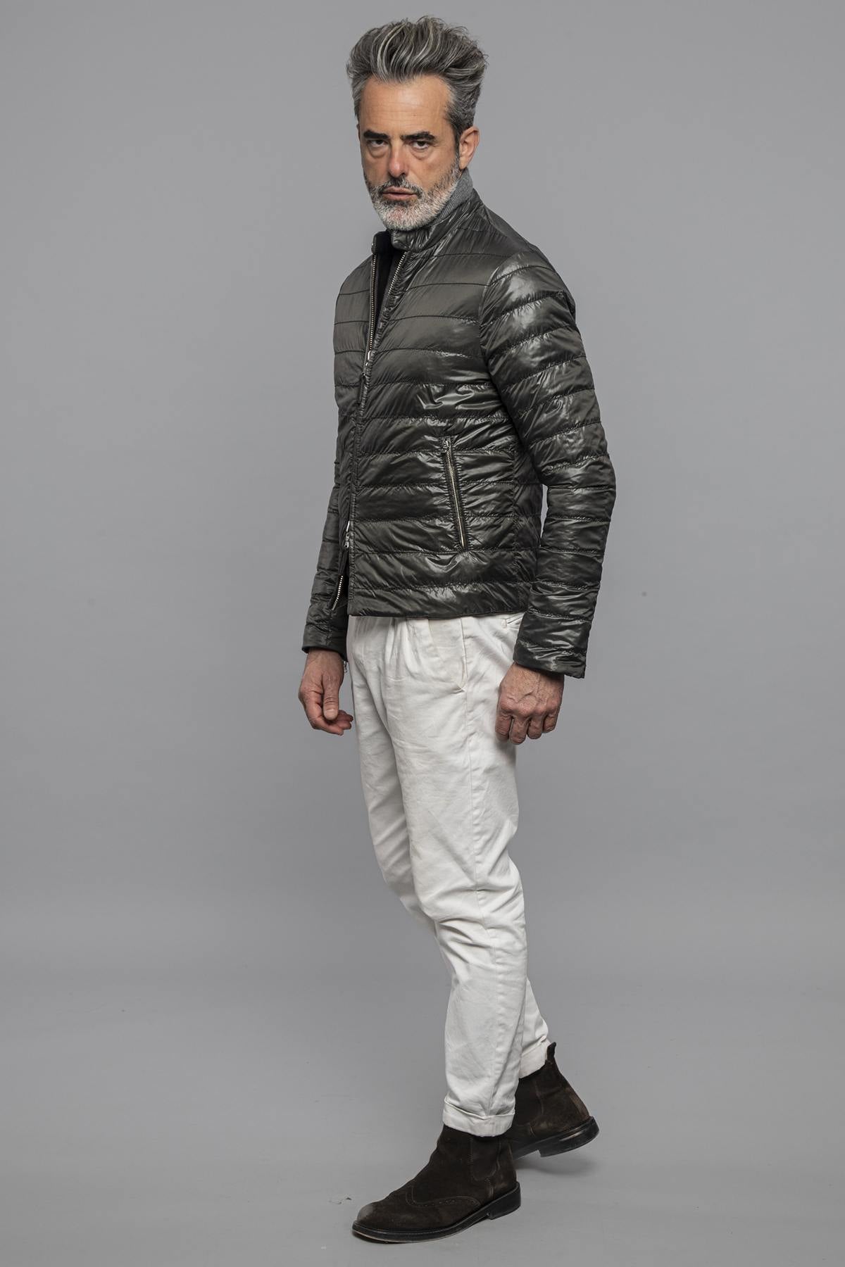 Reversible biker collar leather jacket with quilted lining - Image n°4