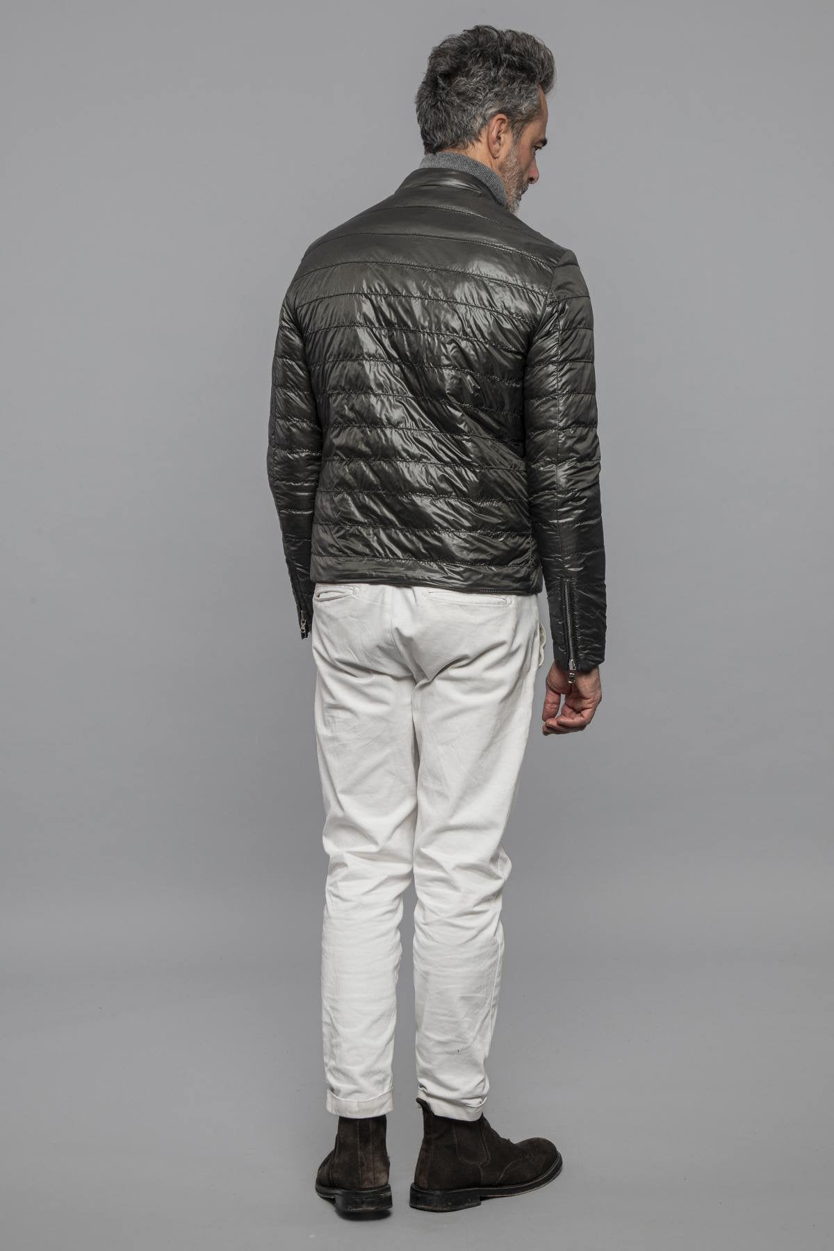 Reversible biker collar leather jacket with quilted lining - Image n°6