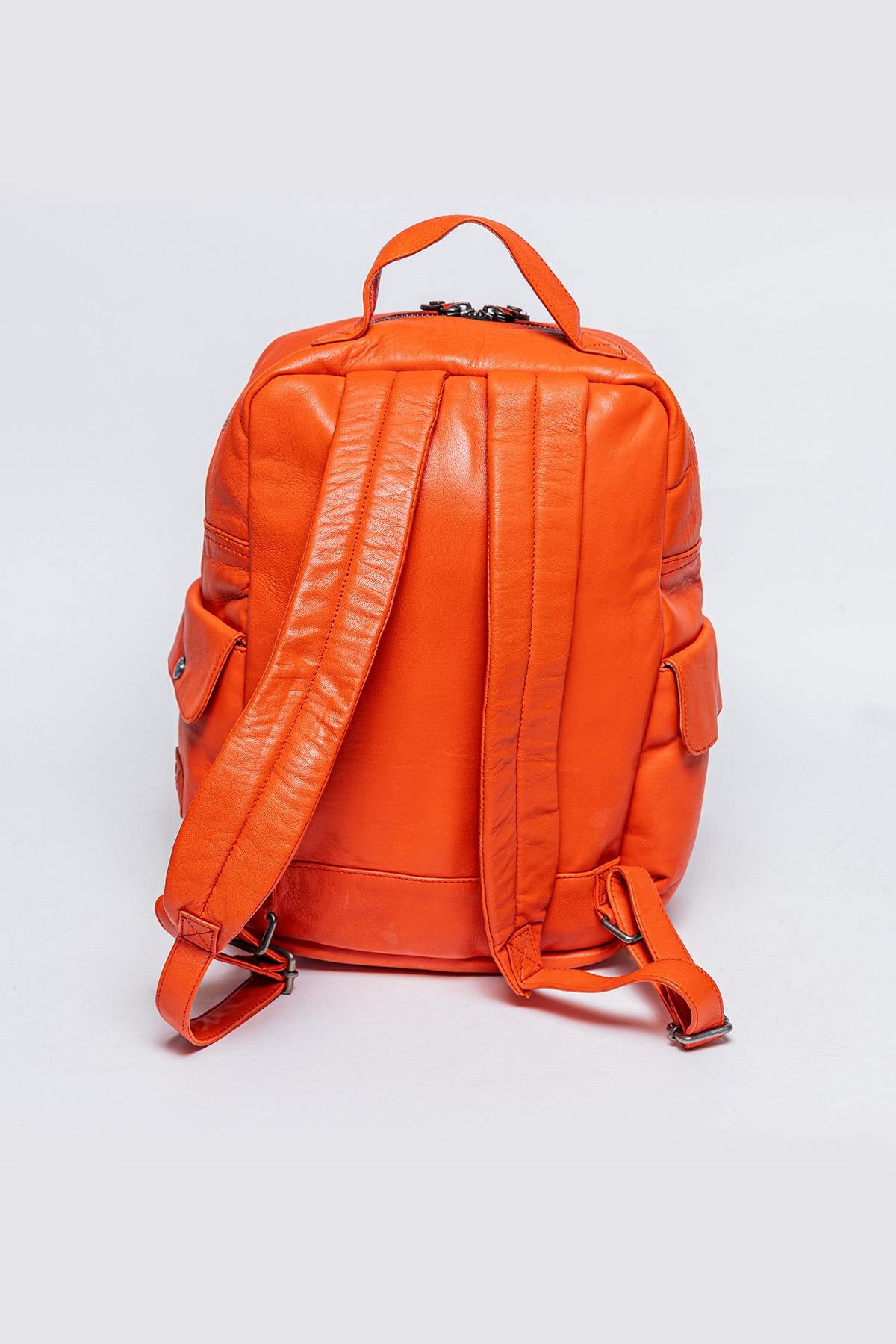 Orange racing leather backpack with checkerboard - Image n°2