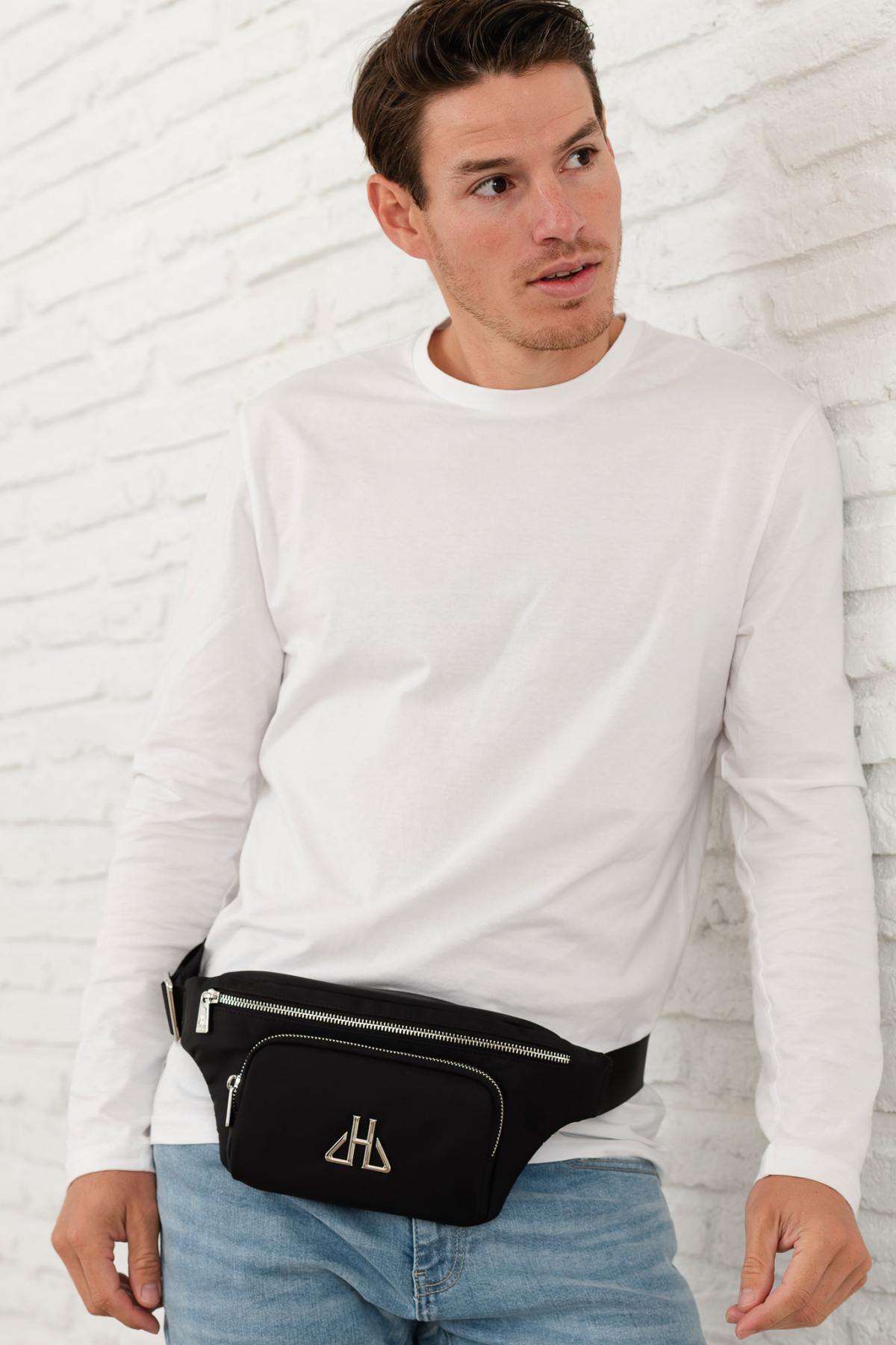 Black fanny pack with metallic logo - Image n°3