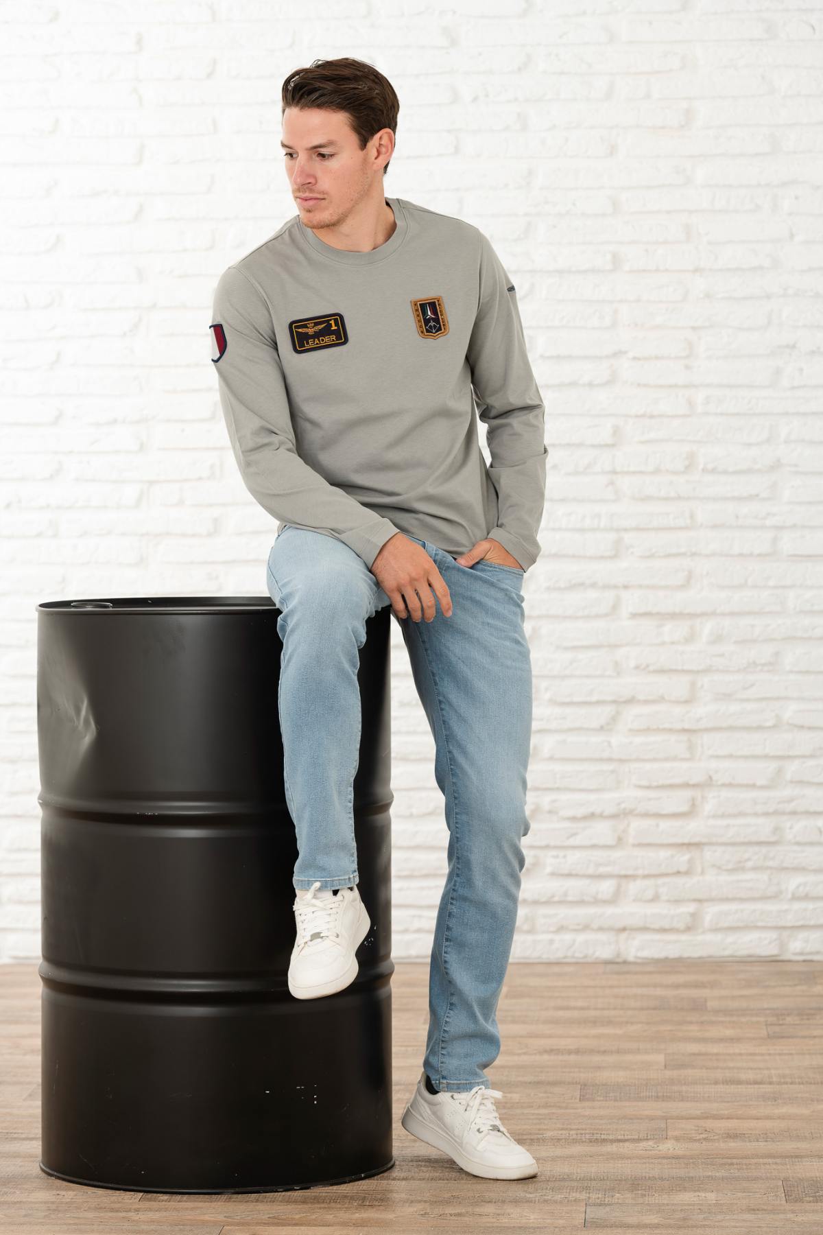 Stone gray cotton long sleeve t-shirt with patches - Image n°5