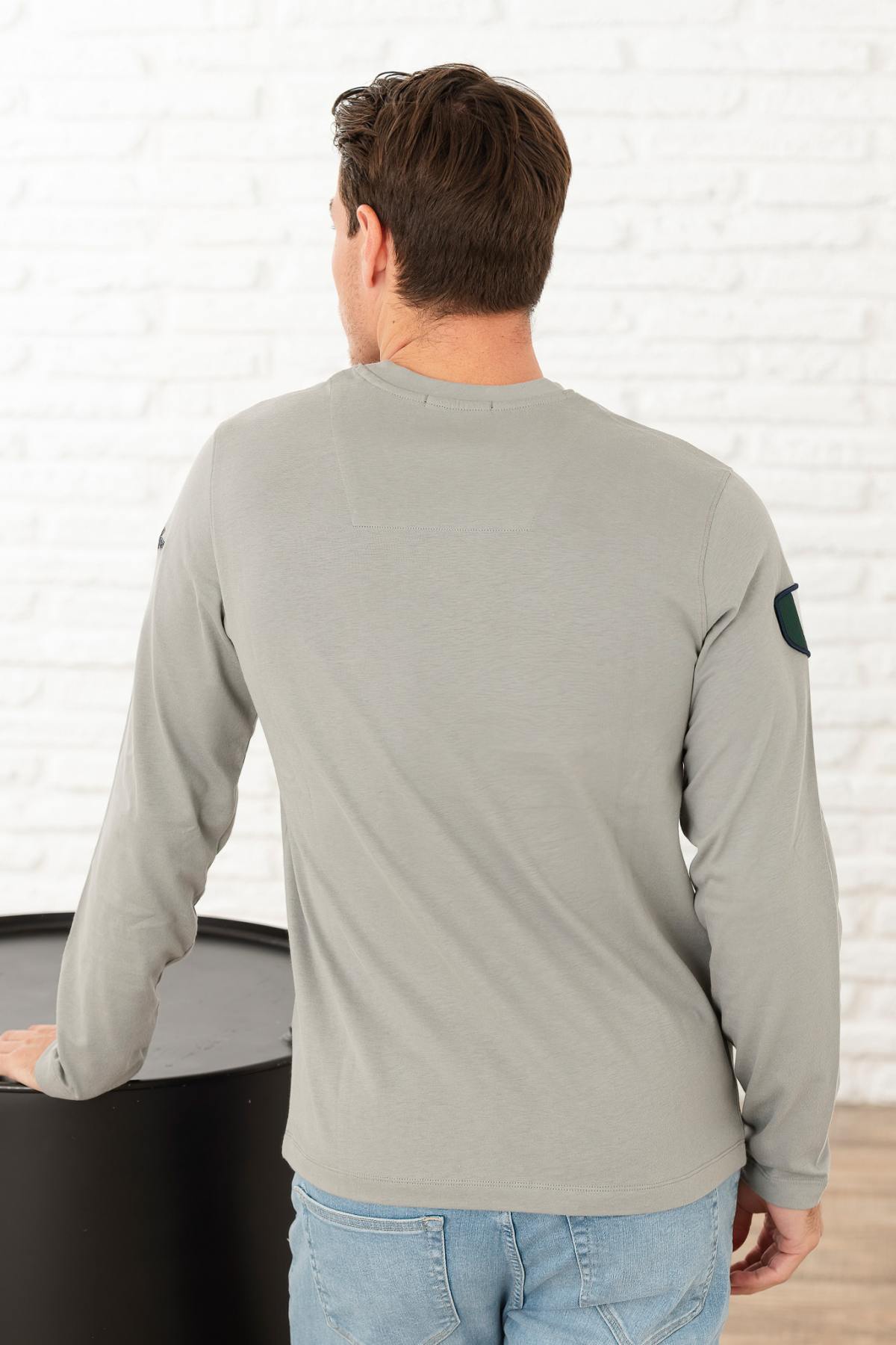 Stone gray cotton long sleeve t-shirt with patches - Image n°2