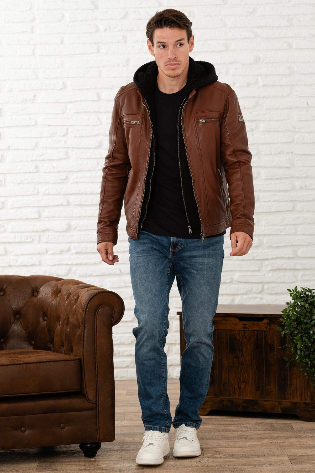 Port-colored leather jacket with removable hood - Image n°7