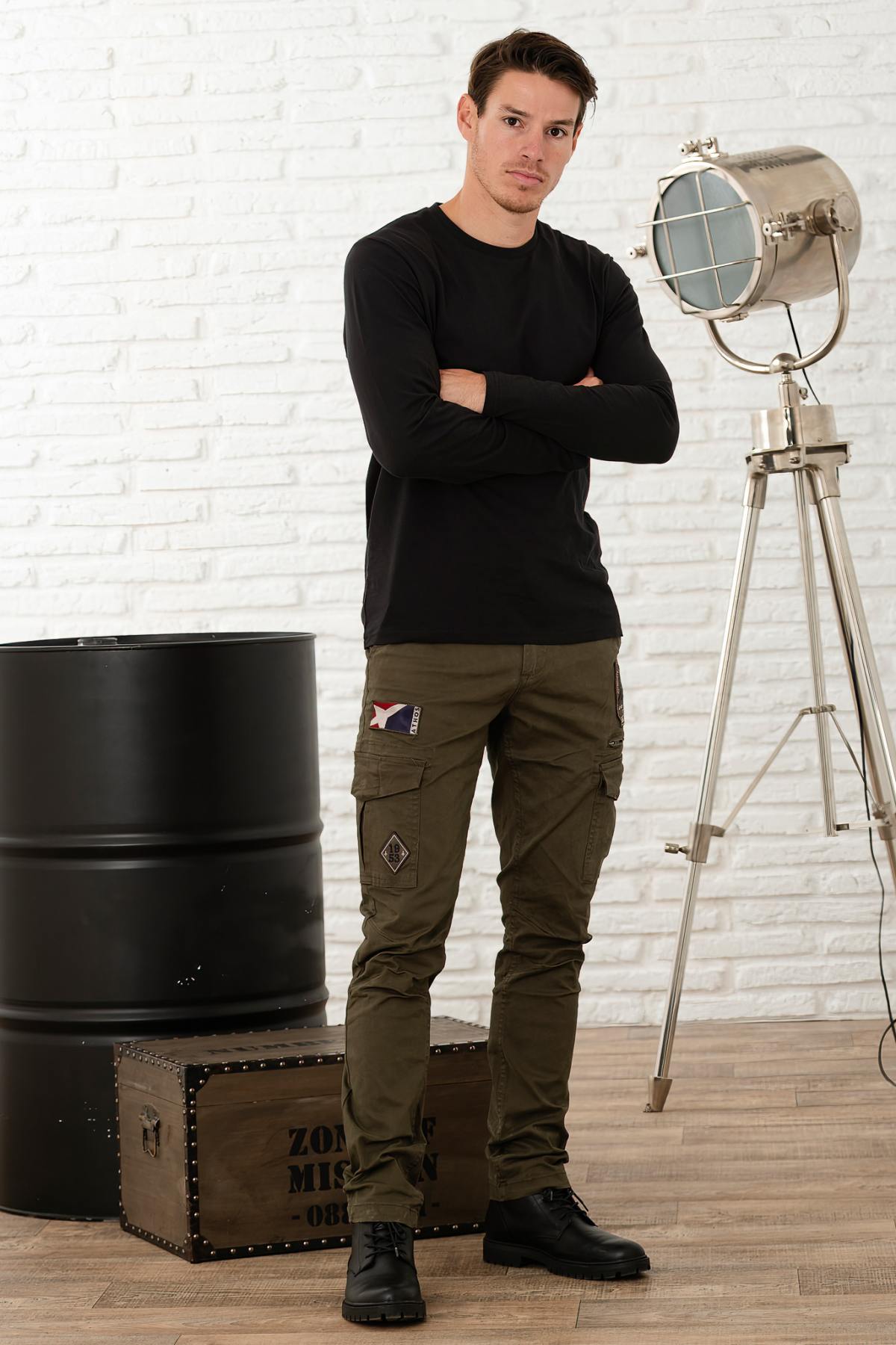 Khaki cotton cargo pants with patches - Image n°5