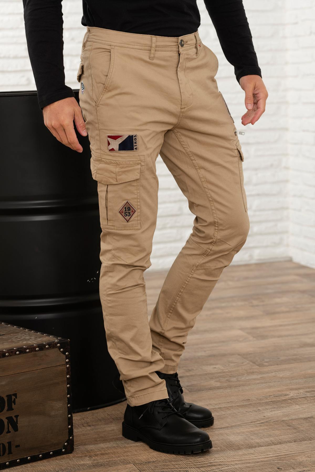 Beige cotton cargo pants with patches - Image n°3