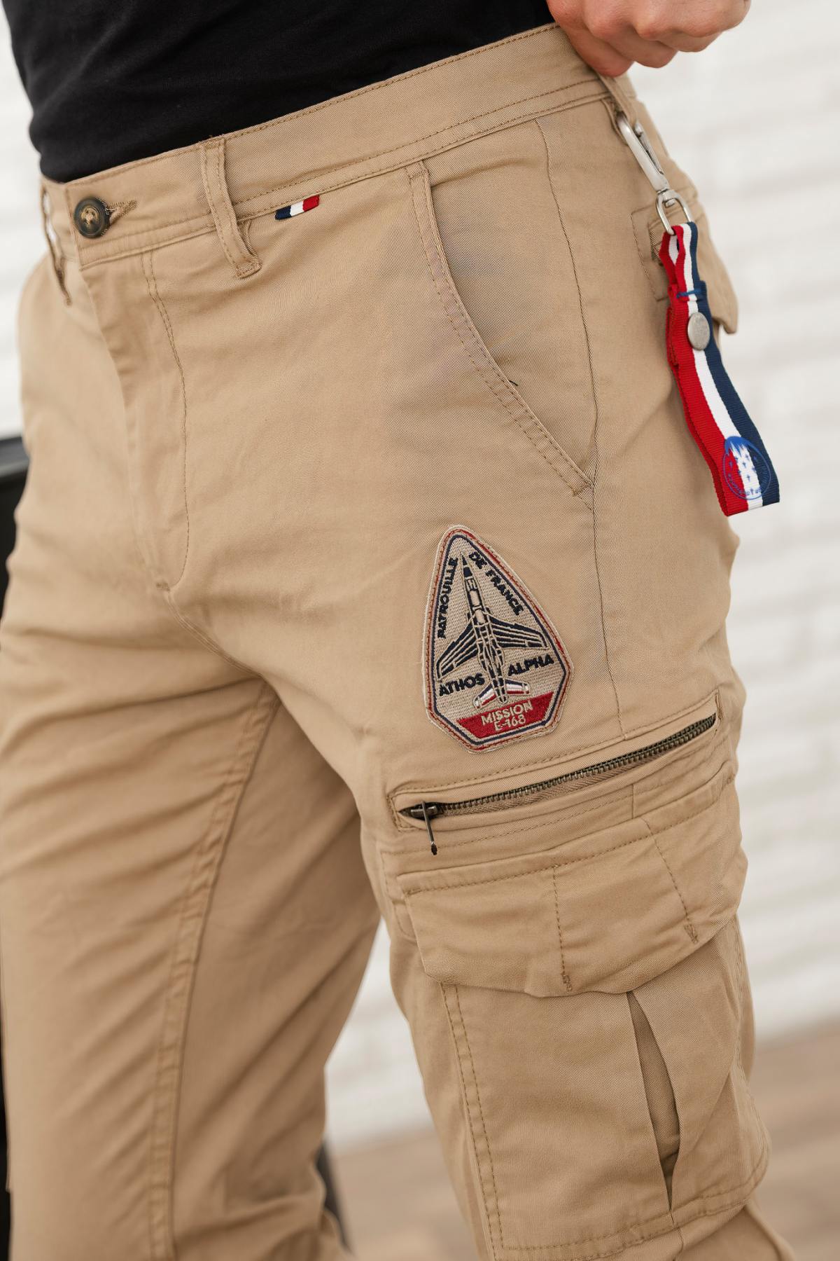 Beige cotton cargo pants with patches - Image n°4